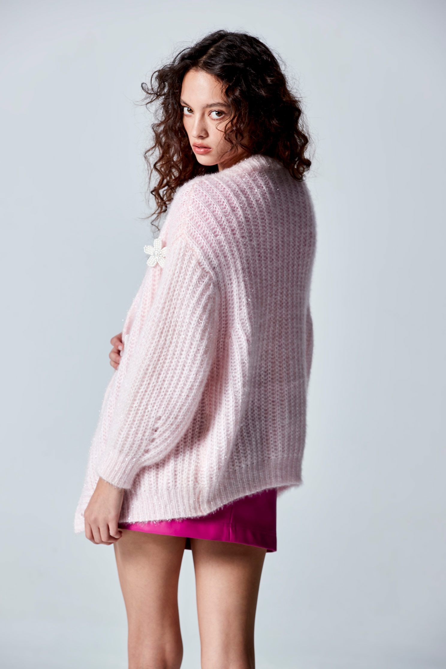 Oversize Pink Knit Cardigan With Floral Brooch AccessoryOversize Pink Knit Cardigan With Floral Brooch Accessory,pearl,Season (AW) Look,Cardigans,Knitted,Knitted coats