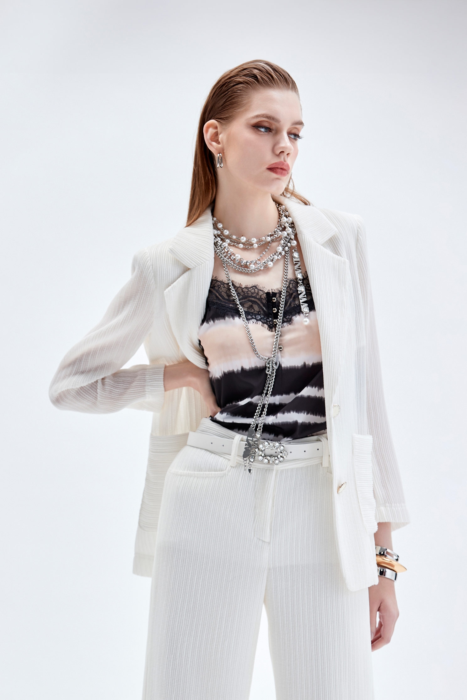 Mid Length Patch Pockets Blazer奶白色彈性坑條西裝外套,Season (AW) Look,Back To Classic,Blazers,Back To B/W