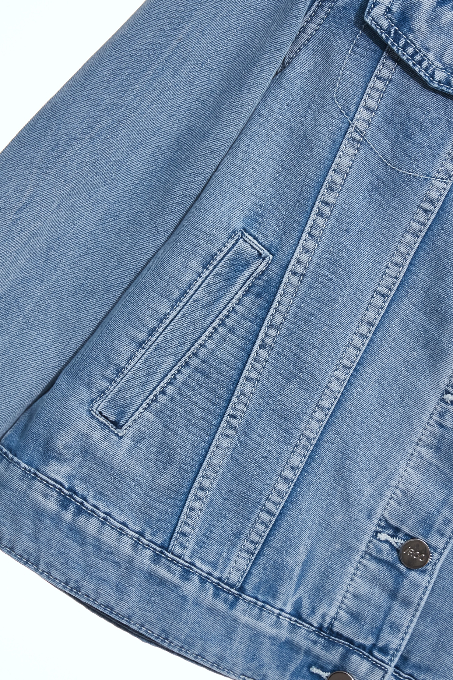 Button Front Crop Denim JacketButton Front Crop Denim Jacket,Office Looks,Denim,Outerwear,Denim,Denim Jackets,Season (AW) Look,Valentine