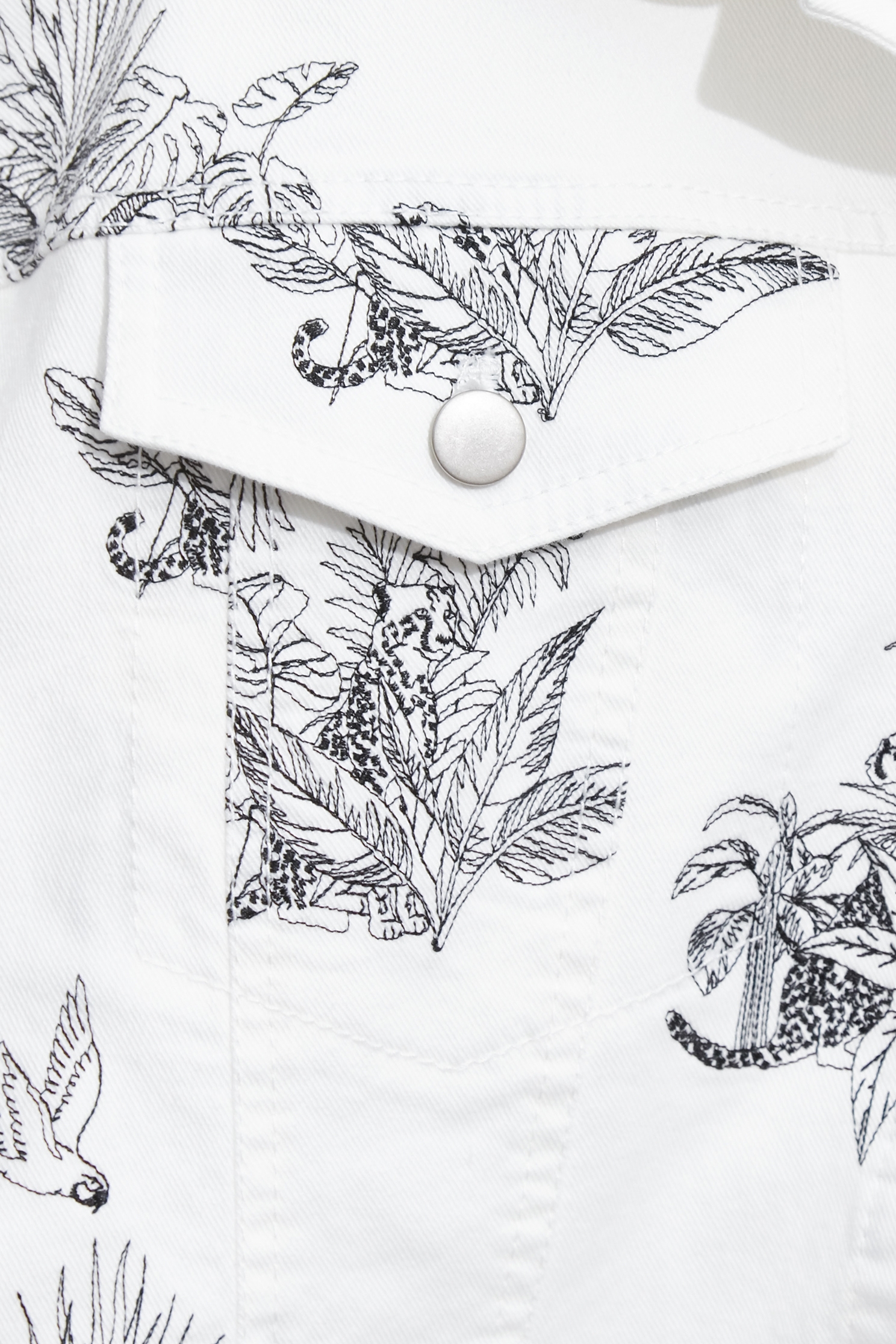 Graphic Embroidery White Denim JacketGraphic Embroidery White Denim Jacket,Jackets,Embroidered,Outerwear,Denim,Denim Jackets,White outerwear,Season (AW) Look