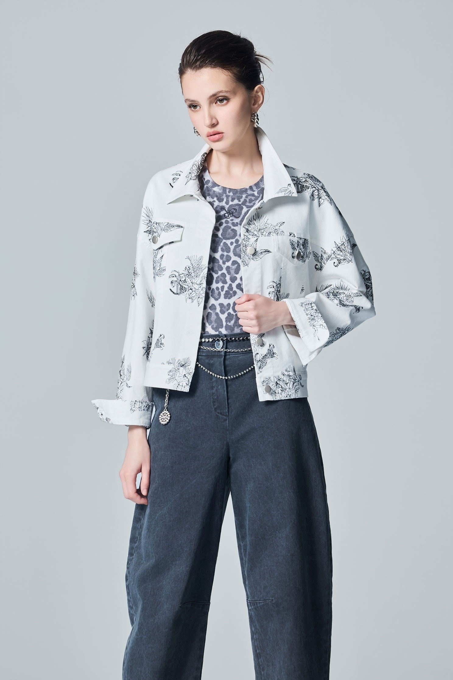 Graphic Embroidery White Denim JacketGraphic Embroidery White Denim Jacket,Jackets,Embroidered,Outerwear,Denim,Denim Jackets,White outerwear,Season (AW) Look