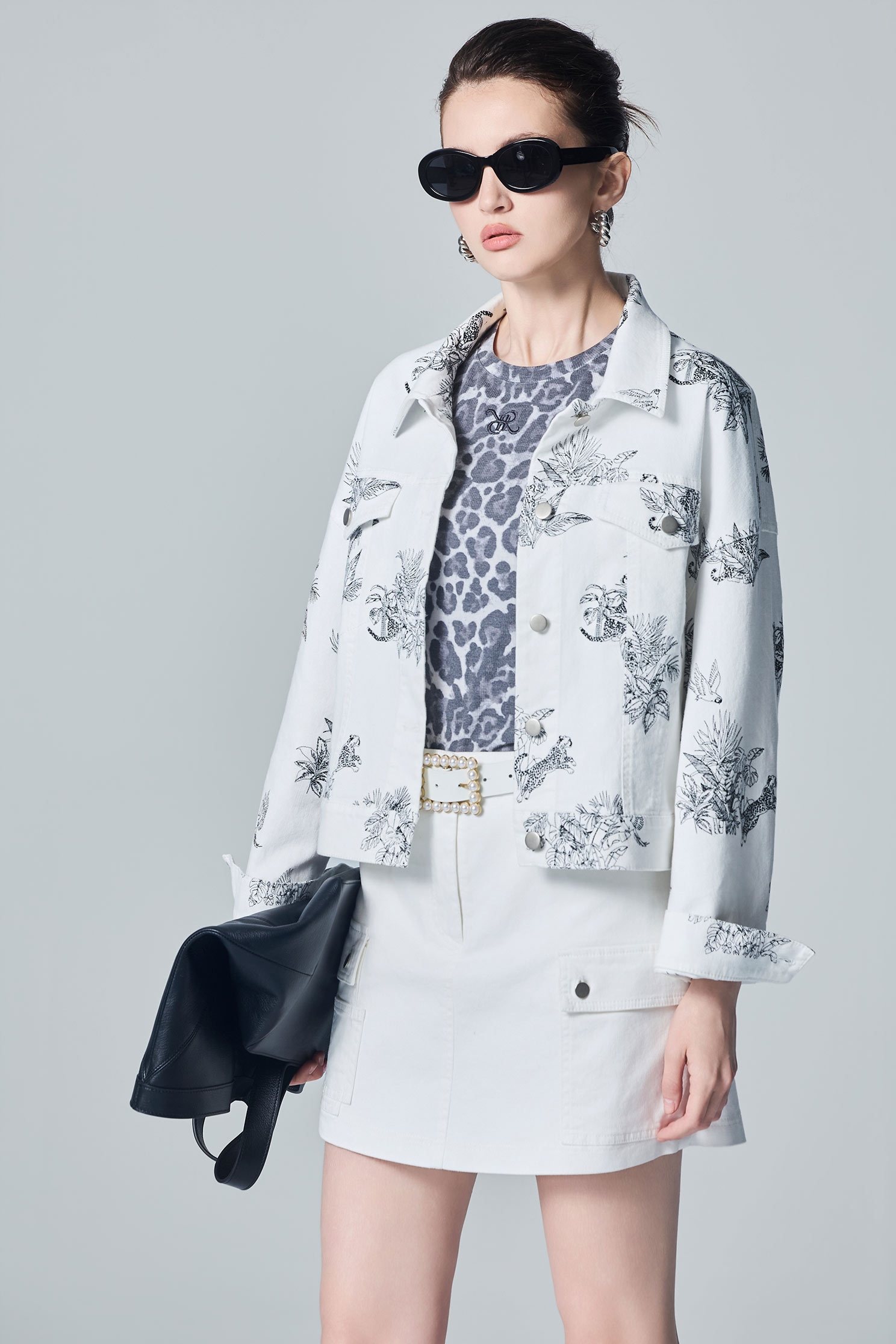 Graphic Embroidery White Denim JacketGraphic Embroidery White Denim Jacket,Jackets,Embroidered,Outerwear,Denim,Denim Jackets,White outerwear,Season (AW) Look
