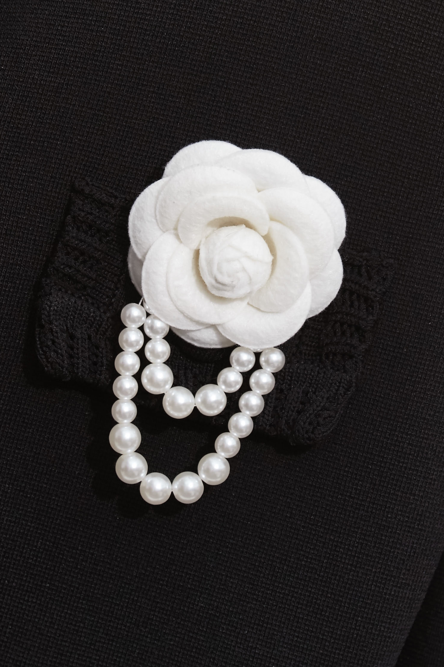 Floral Brooch Detail Knit CardiganFloral Brooch Detail Knit Cardigan,Jackets,Office Looks,Outerwear,Season (SS) Look,pearl,Valentine,Knitted,Knitted coats,Black outerwear