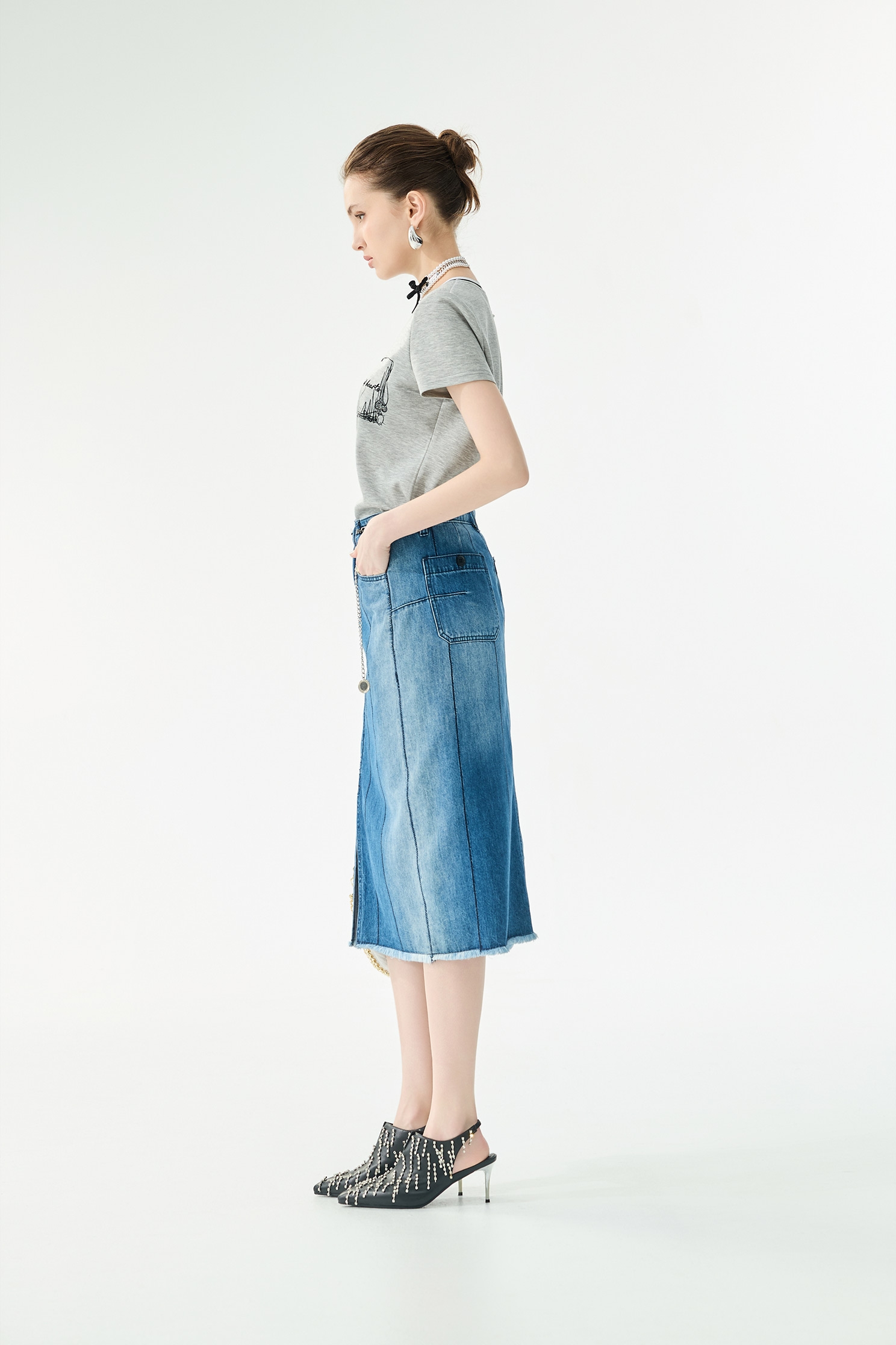 Mini Waist Pouch Denim SkirtMini Waist Pouch Denim Skirt,Embroidered,Season (SS) Look,Denim,Denim skirts