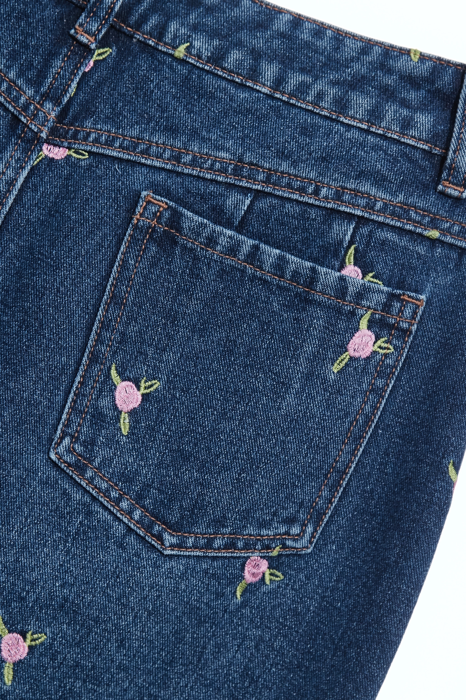 Rose Embroidery Denim Pencil SkirtRose Embroidery Denim Pencil Skirt,Embroidered,Denim,Denim skirts,Season (AW) Look
