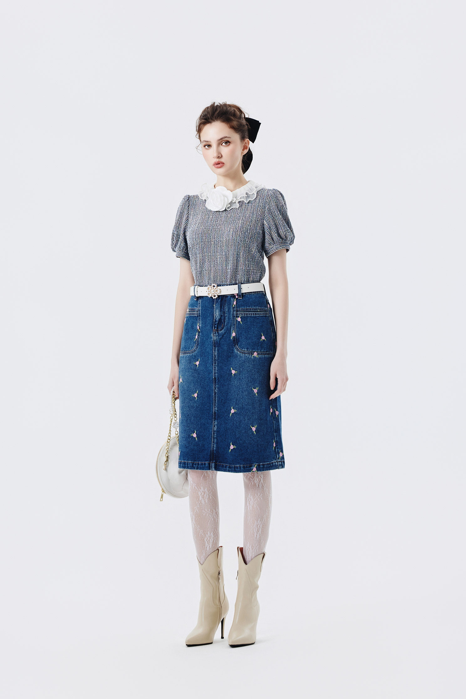 Rose Embroidery Denim Pencil SkirtRose Embroidery Denim Pencil Skirt,Embroidered,Denim,Denim skirts,Season (AW) Look