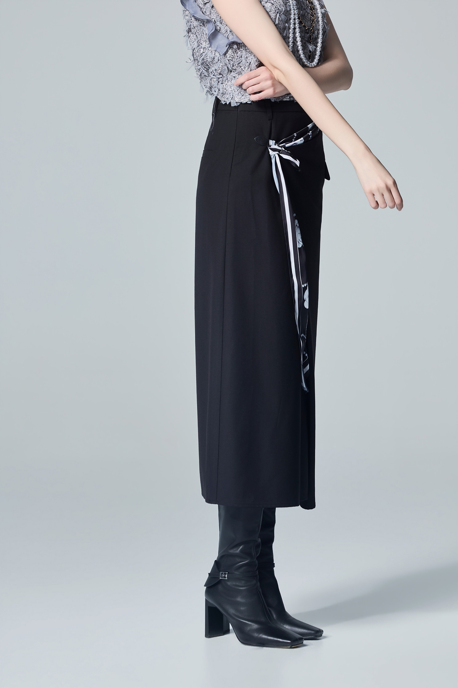 Rose Printed Scarf Midi SkirtRose Printed Scarf Midi Skirt,Season (AW) Look,Midi skirts,Black skirts