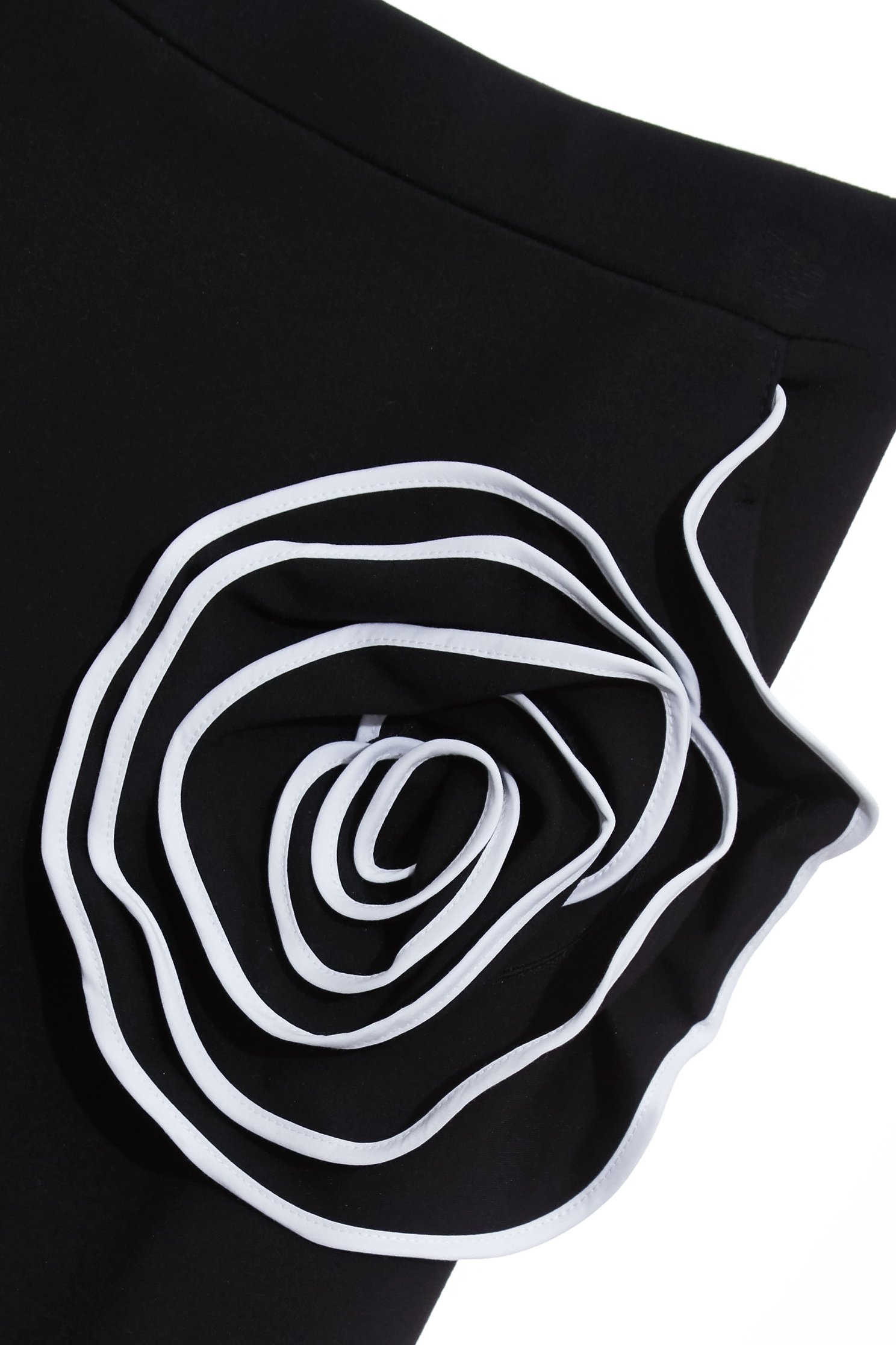 3-D Floral Detail A-line Skirt3-D Floral Detail A-line Skirt,Office Looks,Season (SS) Look,Valentine,Midi skirts,Black skirts