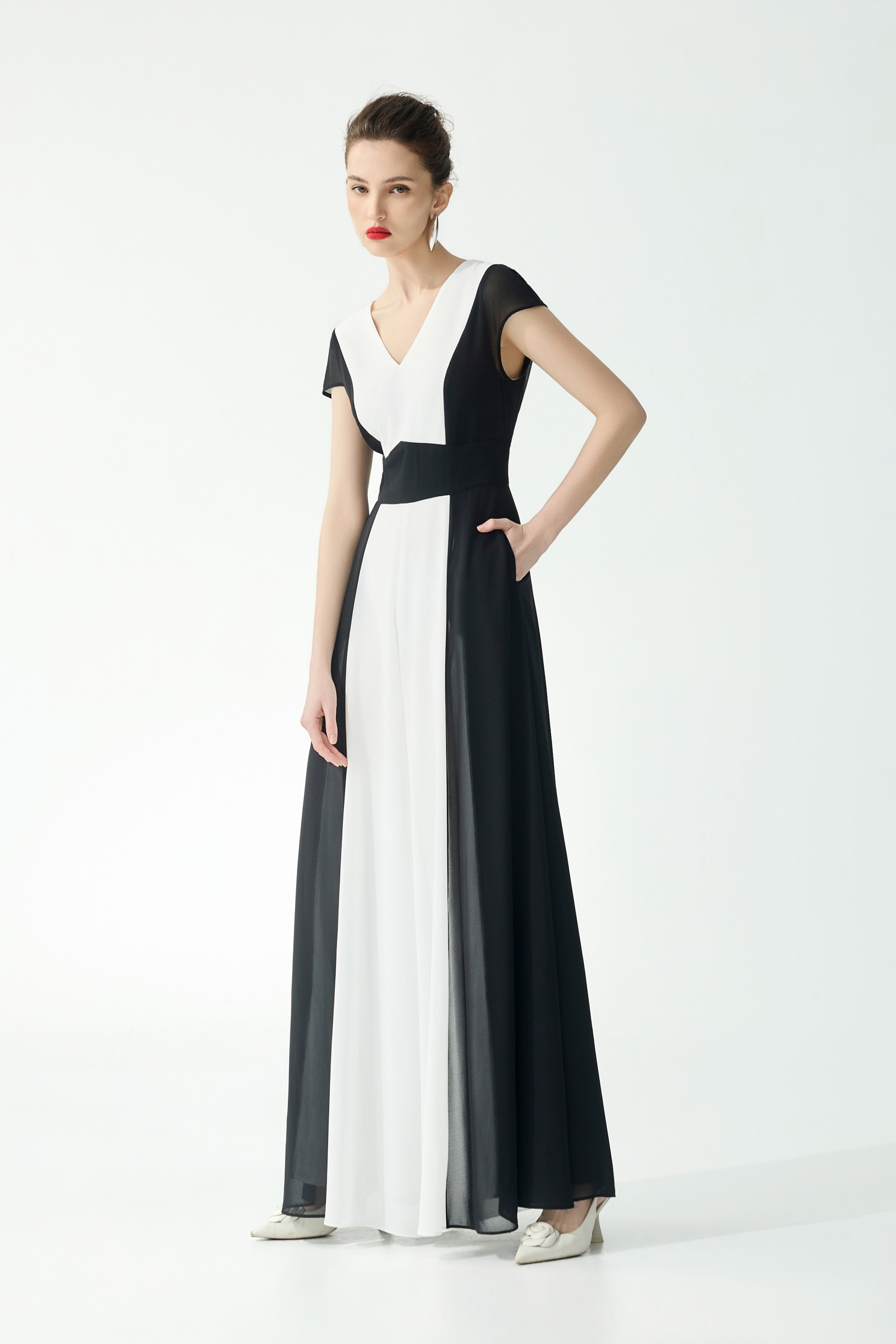 V-neck Black White Contrast JumpsuitV-neck Black White Contrast Jumpsuit,Season (SS) Look,pants,Jumpsuits,Chiffon,Black pants