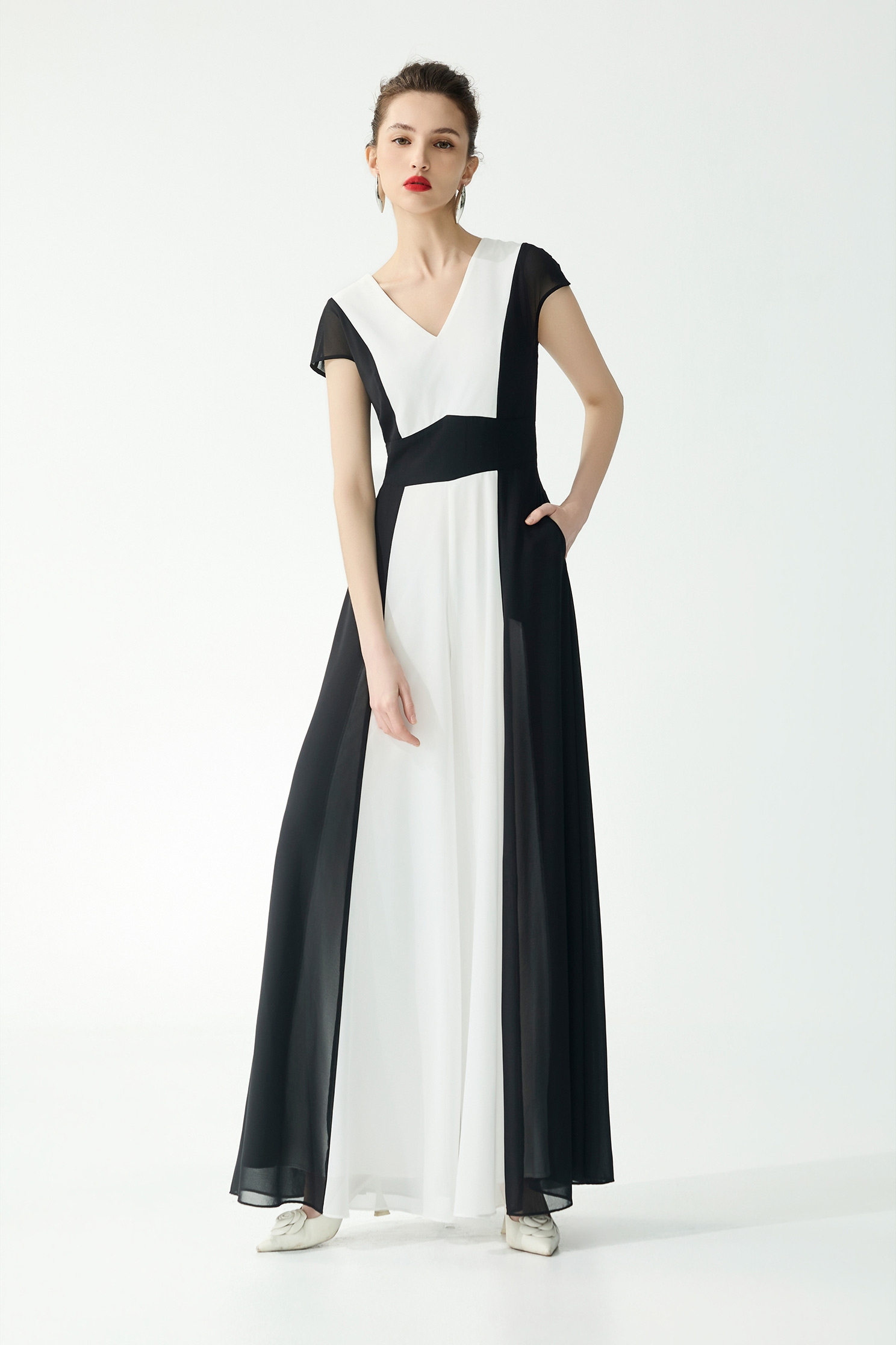 V-neck Black White Contrast JumpsuitV-neck Black White Contrast Jumpsuit,Season (SS) Look,pants,Jumpsuits,Chiffon,Black pants