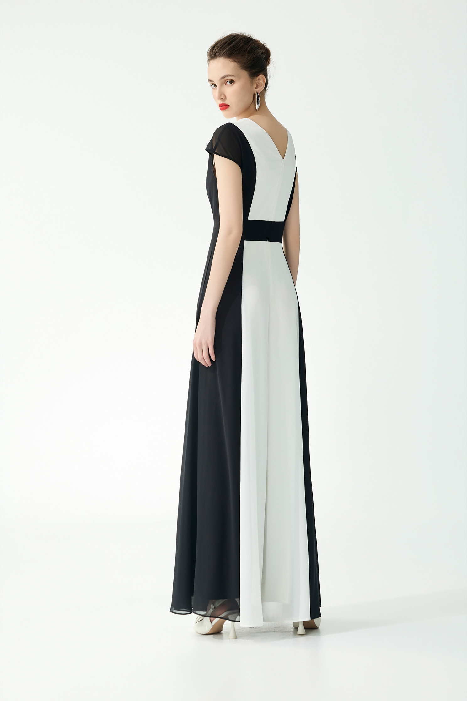 V-neck Black White Contrast JumpsuitV-neck Black White Contrast Jumpsuit,Season (SS) Look,pants,Jumpsuits,Chiffon,Black pants