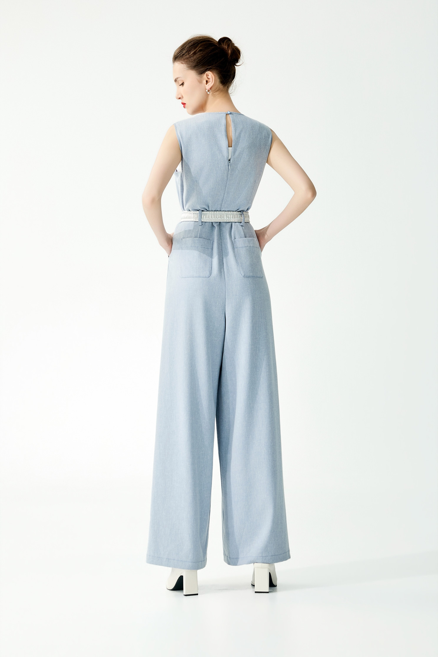 Minimalist Sleeveless Grey JumpsuitMinimalist Sleeveless Grey Jumpsuit,sleeveless tops,Season (SS) Look,sleeveless tops,pants,Jumpsuits