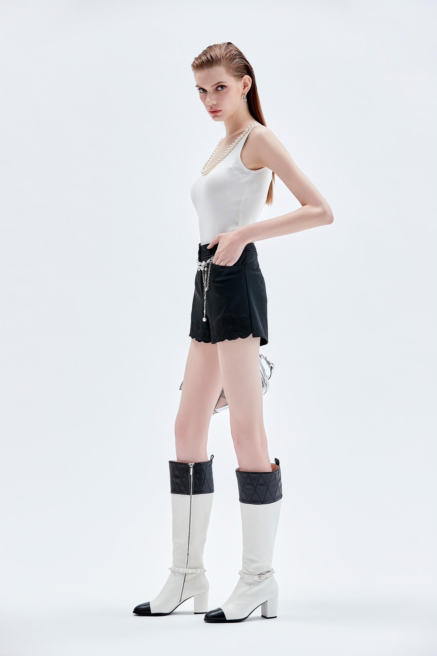 Floral Embroidery Black ShortsFloral Embroidery Black Shorts,Shorts,Season (AW) Look