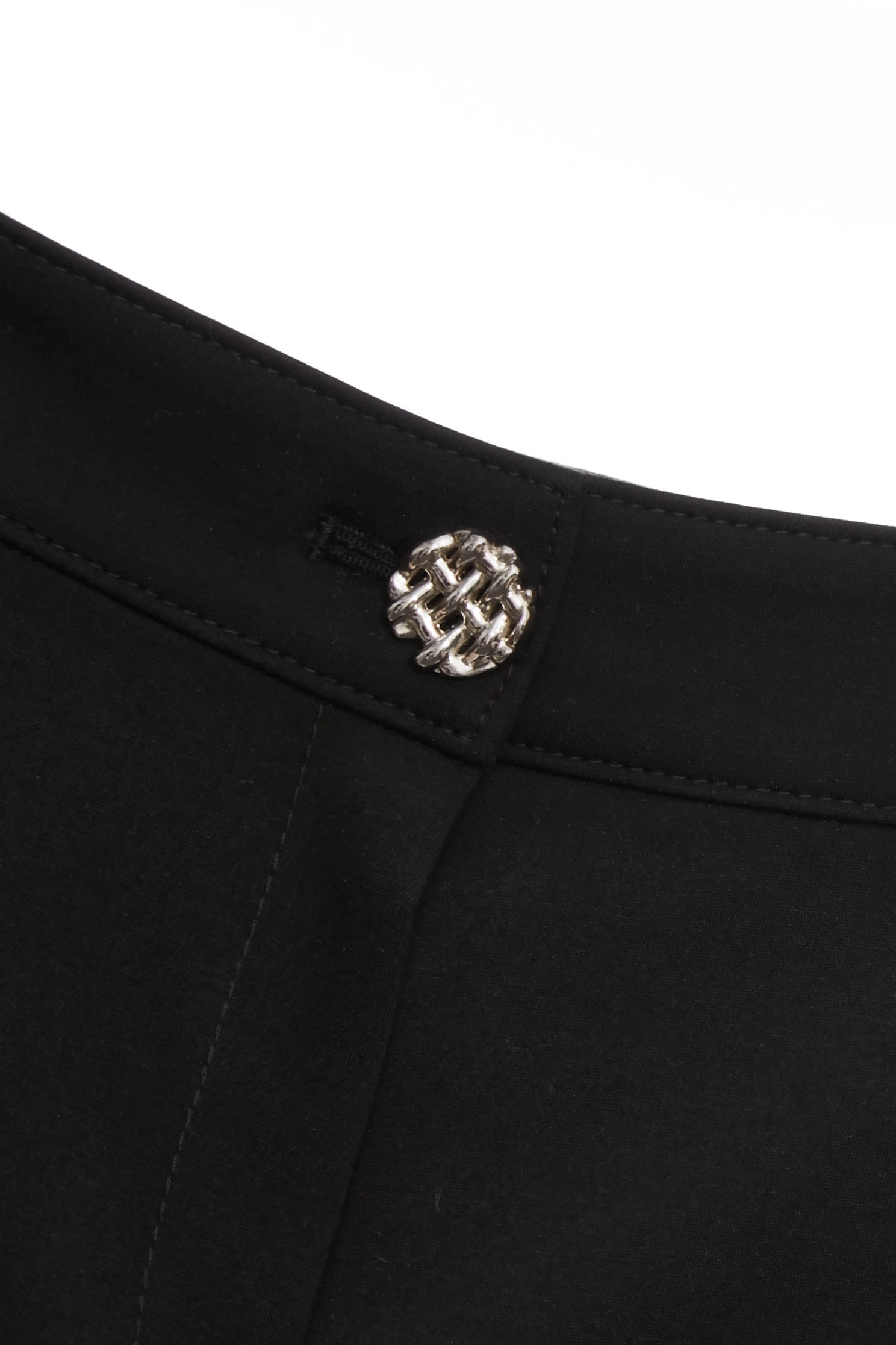Triangular Hardware Detail Black ShortsTriangular Hardware Detail Black Shorts,Season (SS) Look,Shorts,Back To Classic,pants,Back To B/W,Black pants
