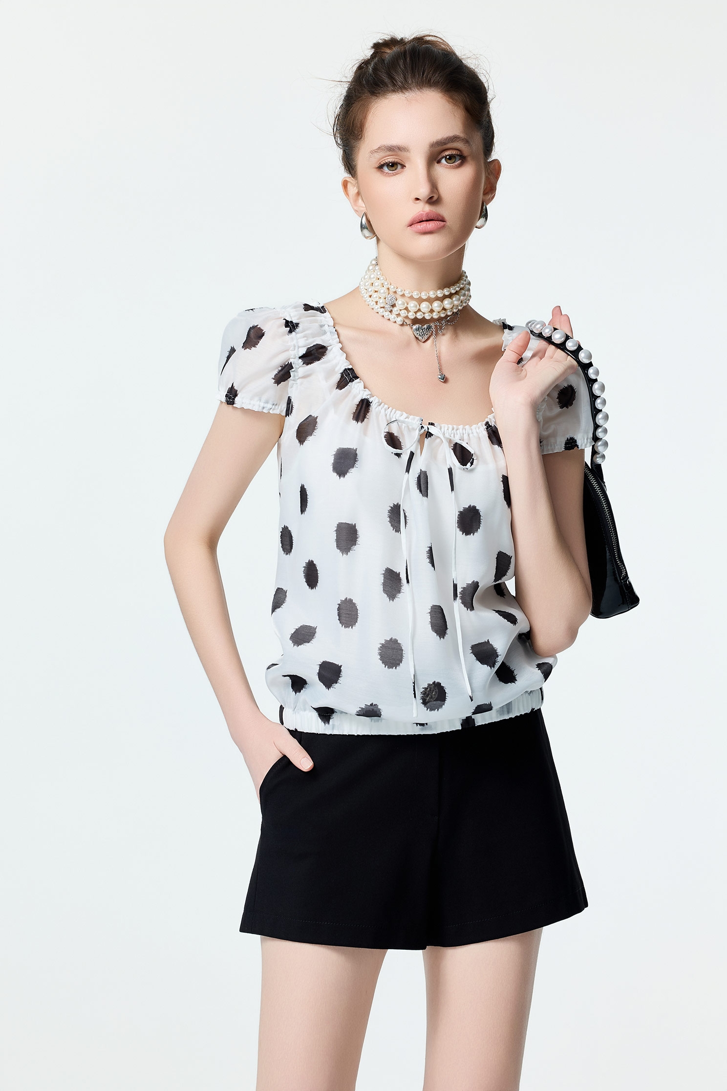 Triangular Hardware Detail Black ShortsTriangular Hardware Detail Black Shorts,Season (SS) Look,Shorts,Back To Classic,pants,Back To B/W,Black pants