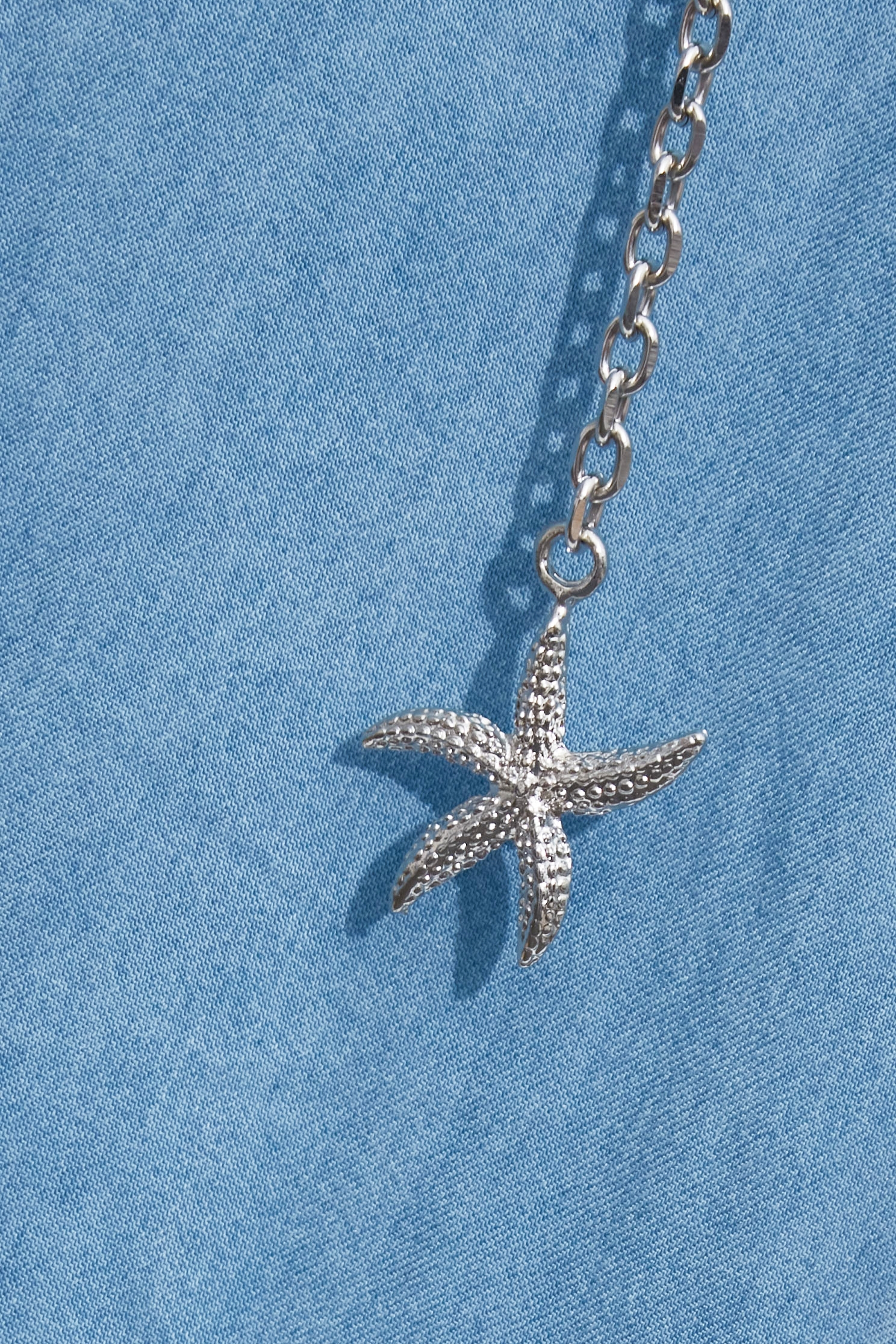 Soft Denim Jeans With Chain Belt AccessorySoft Denim Jeans With Chain Belt Accessory,Season (SS) Look,Denim,Jeans,pants,Urban Fashion