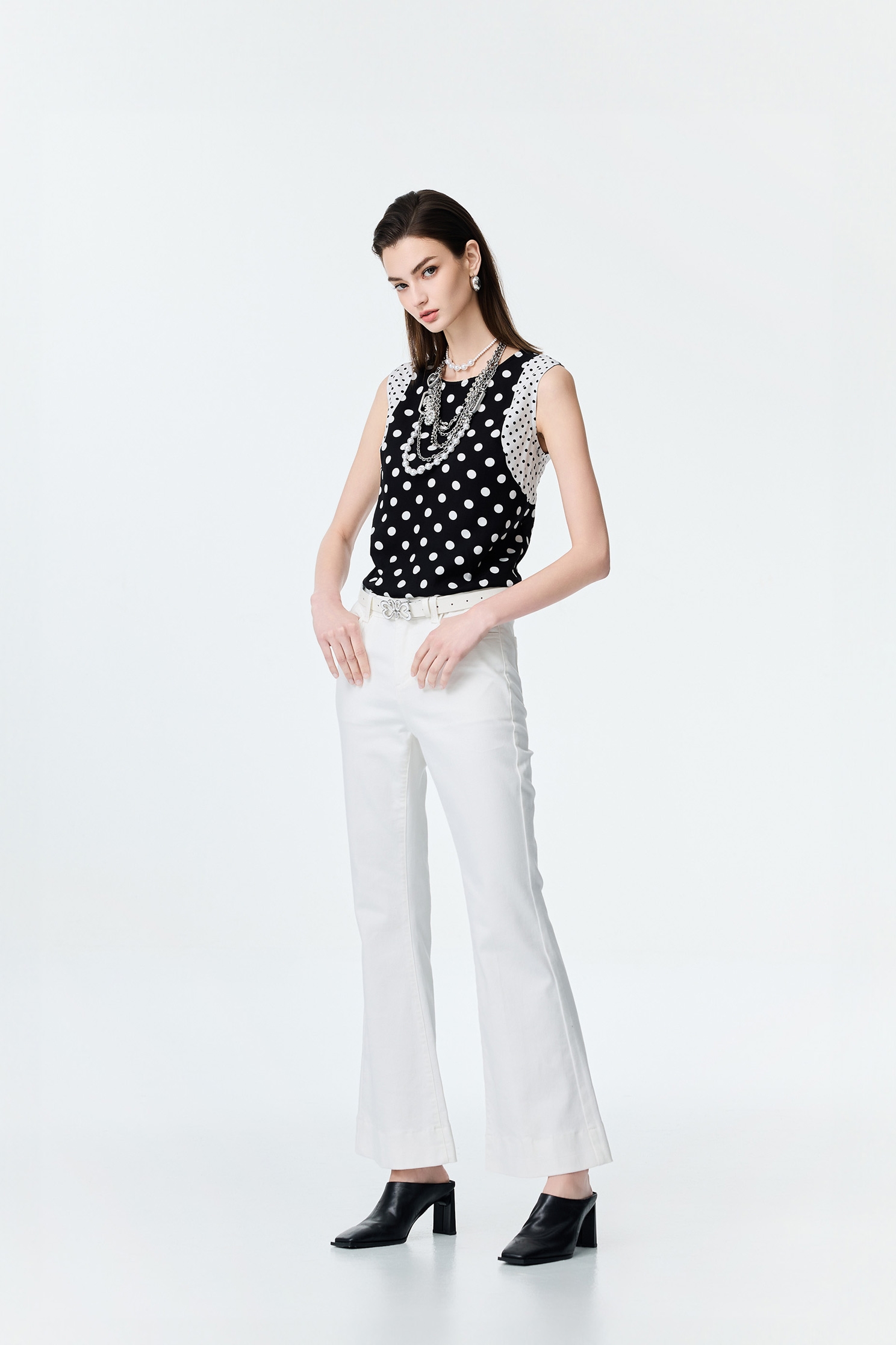 Boot Leg White JeansBoot Leg White Jeans,Office Looks,Denim,Season (SS) Look,Denim,Jeans,Denim pants,White pants,Valentine,Pants