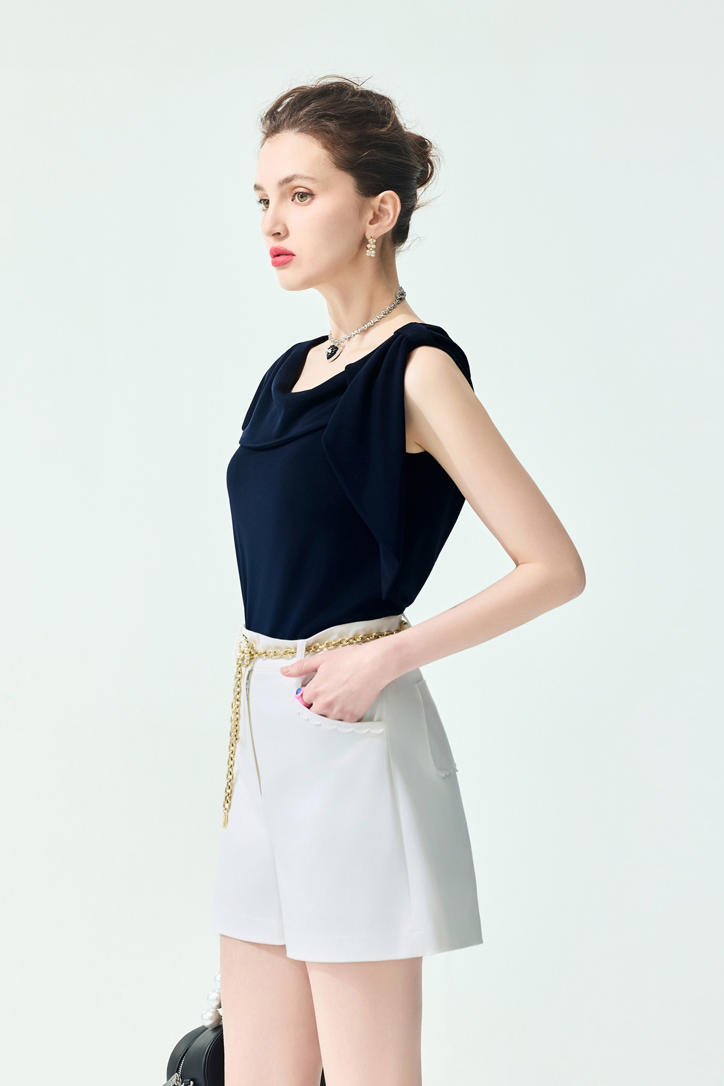Minimalist White ShortsMinimalist White Shorts,Embroidered,Season (SS) Look,White pants,Shorts,bows,pants