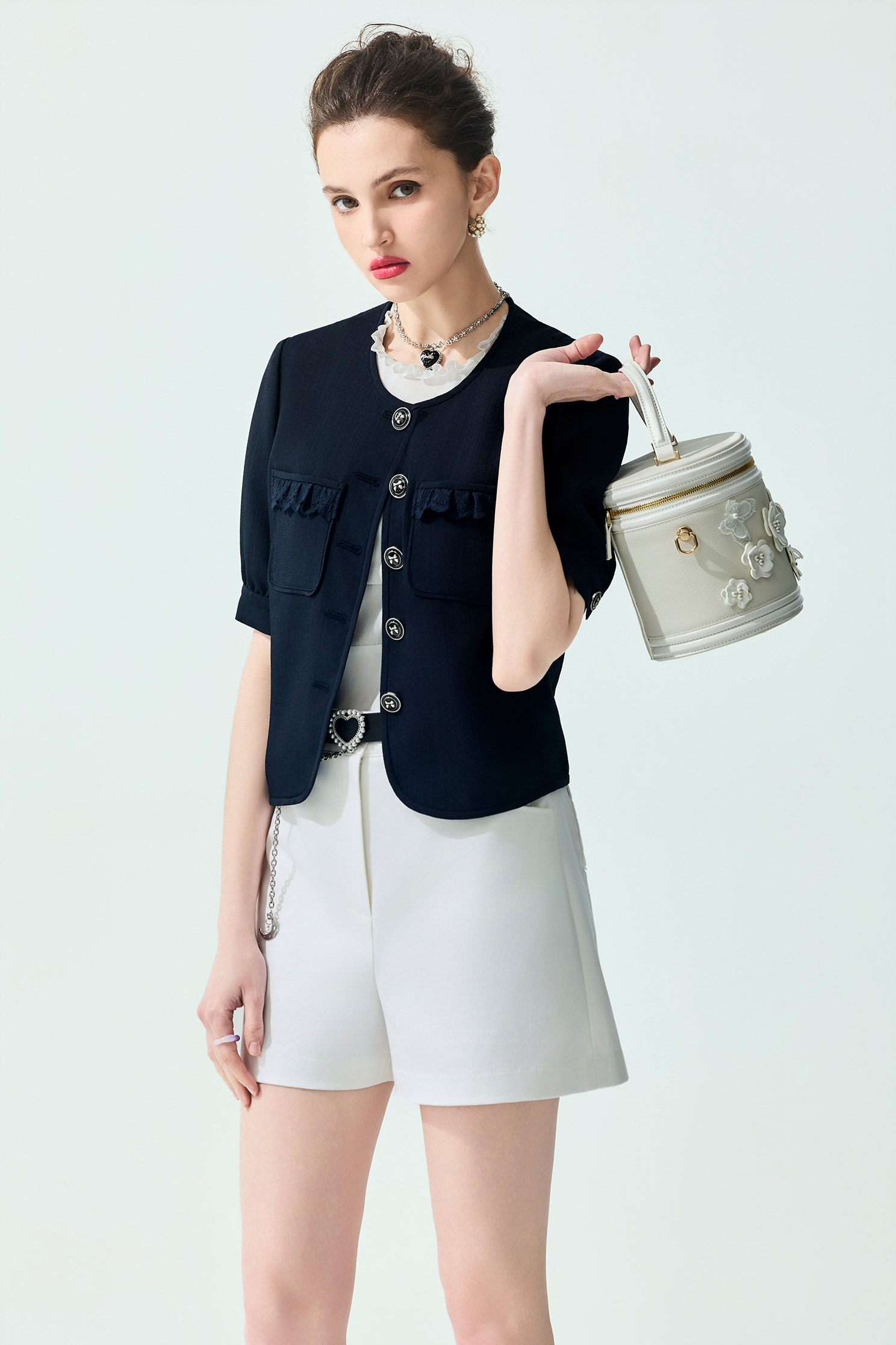 Minimalist White ShortsMinimalist White Shorts,Embroidered,Season (SS) Look,White pants,Shorts,bows,pants