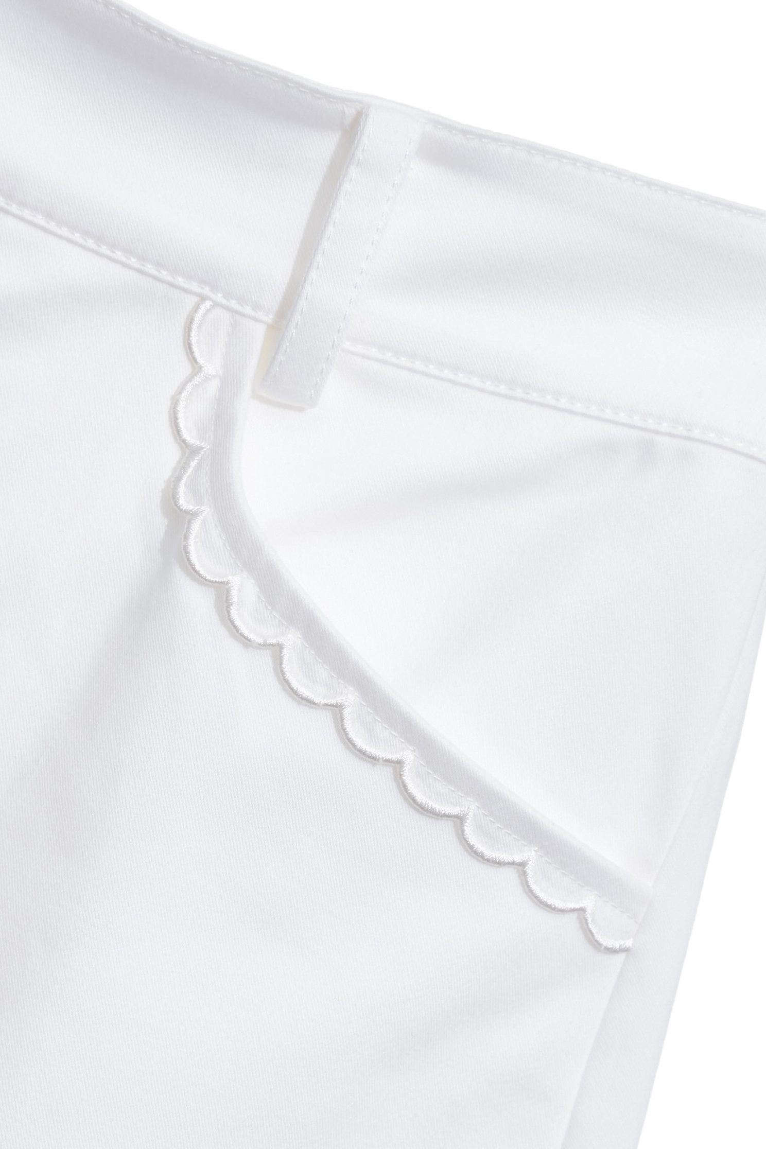 Minimalist White ShortsMinimalist White Shorts,Embroidered,Season (SS) Look,White pants,Shorts,bows,pants