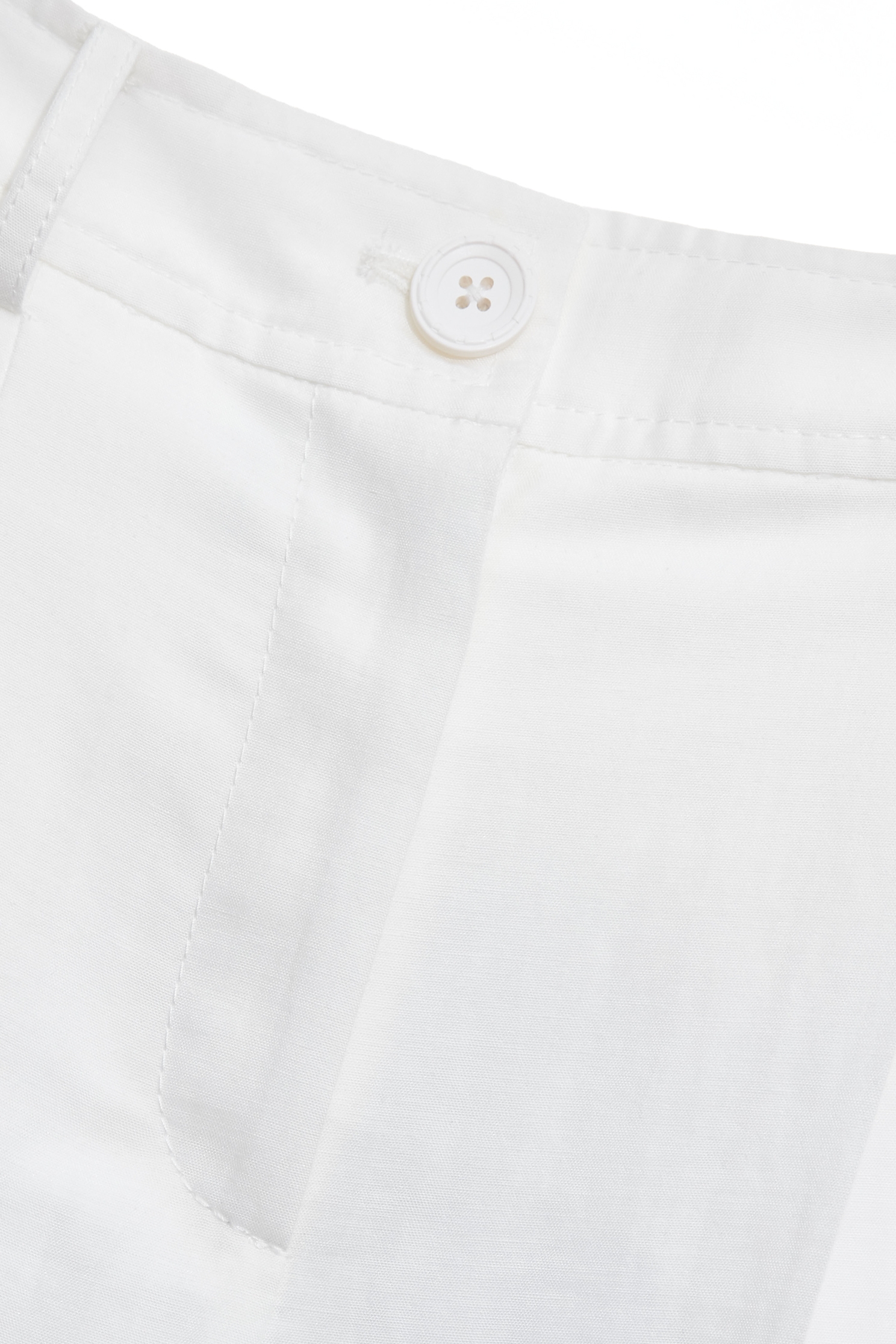 Front Pleat White BermudasFront Pleat White Bermudas,Embroidered,Season (SS) Look,White pants,Shorts,pants