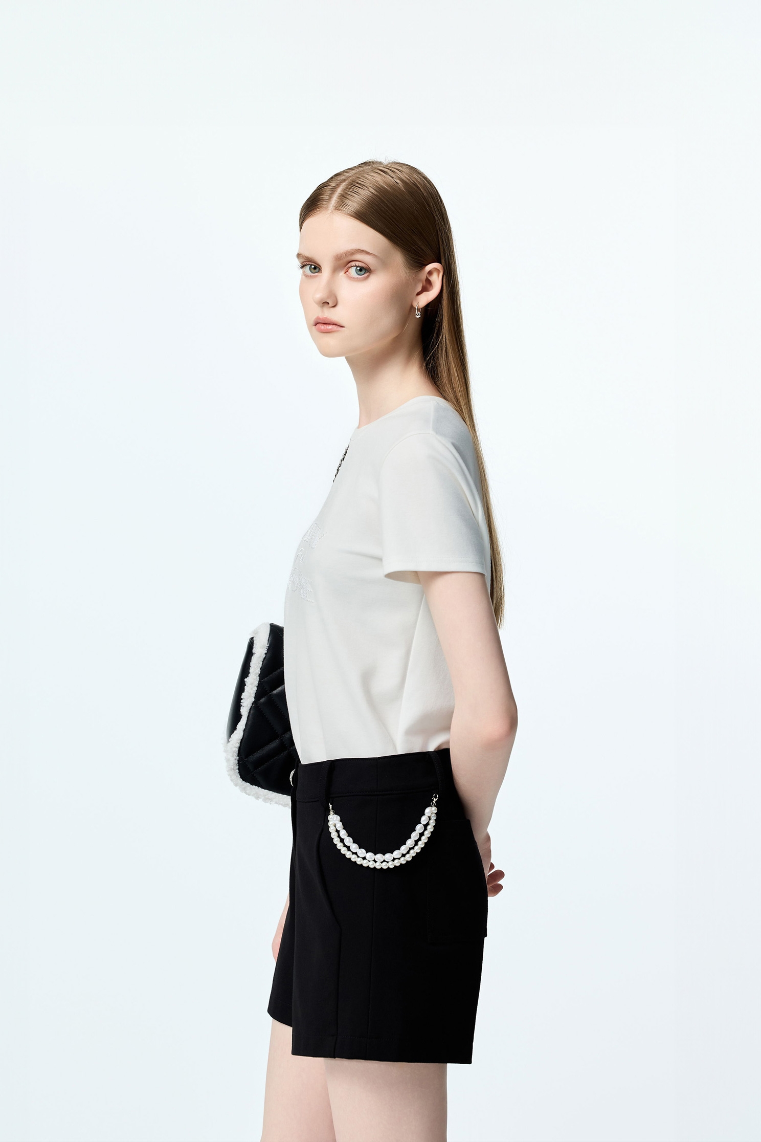 Black Shorts With Detachable Pearl AccessoryBlack Shorts With Detachable Pearl Accessory,pearl,Shorts,Season (AW) Look,pants,Black pants