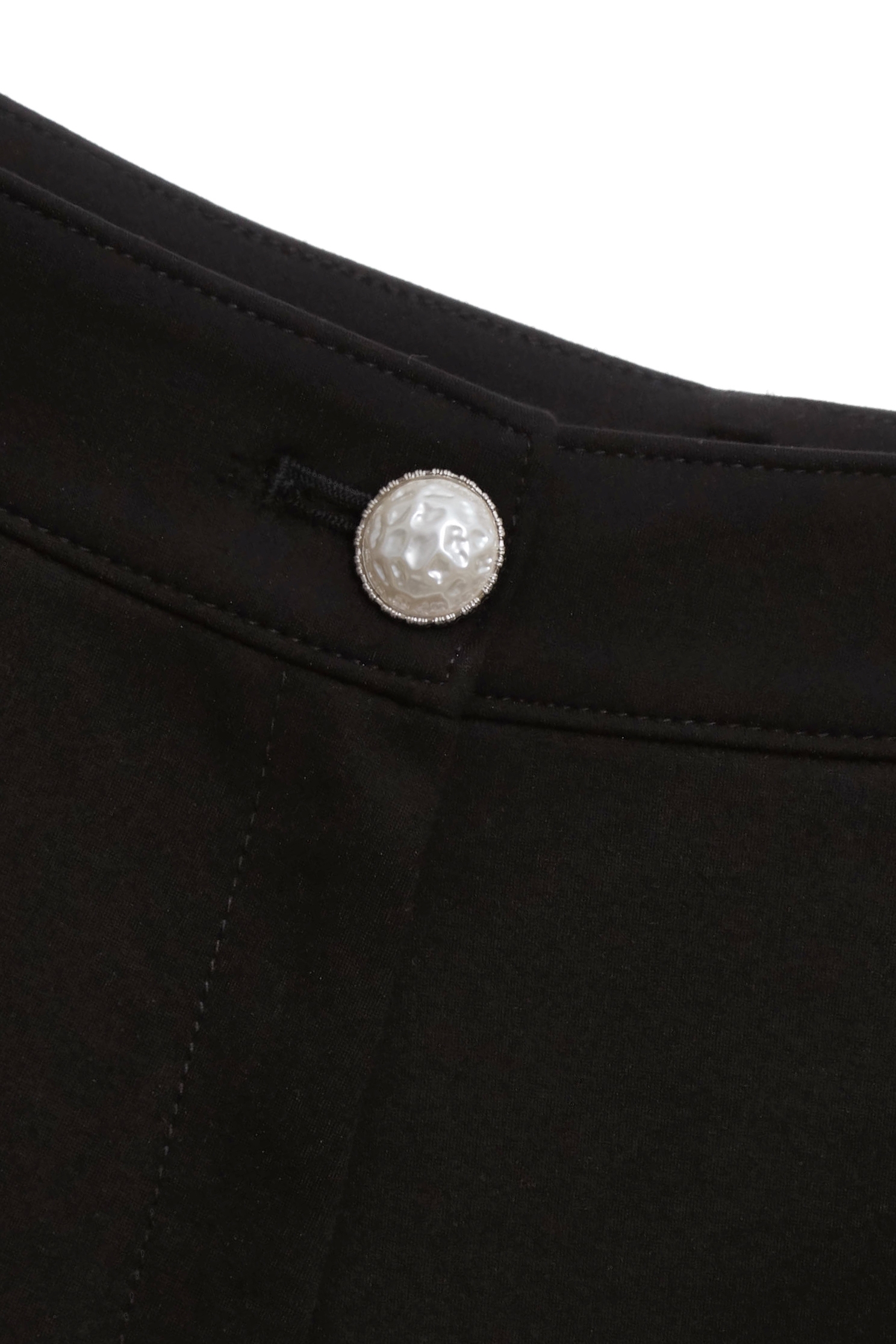 Black Shorts With Detachable Pearl AccessoryBlack Shorts With Detachable Pearl Accessory,pearl,Shorts,Season (AW) Look,pants,Black pants