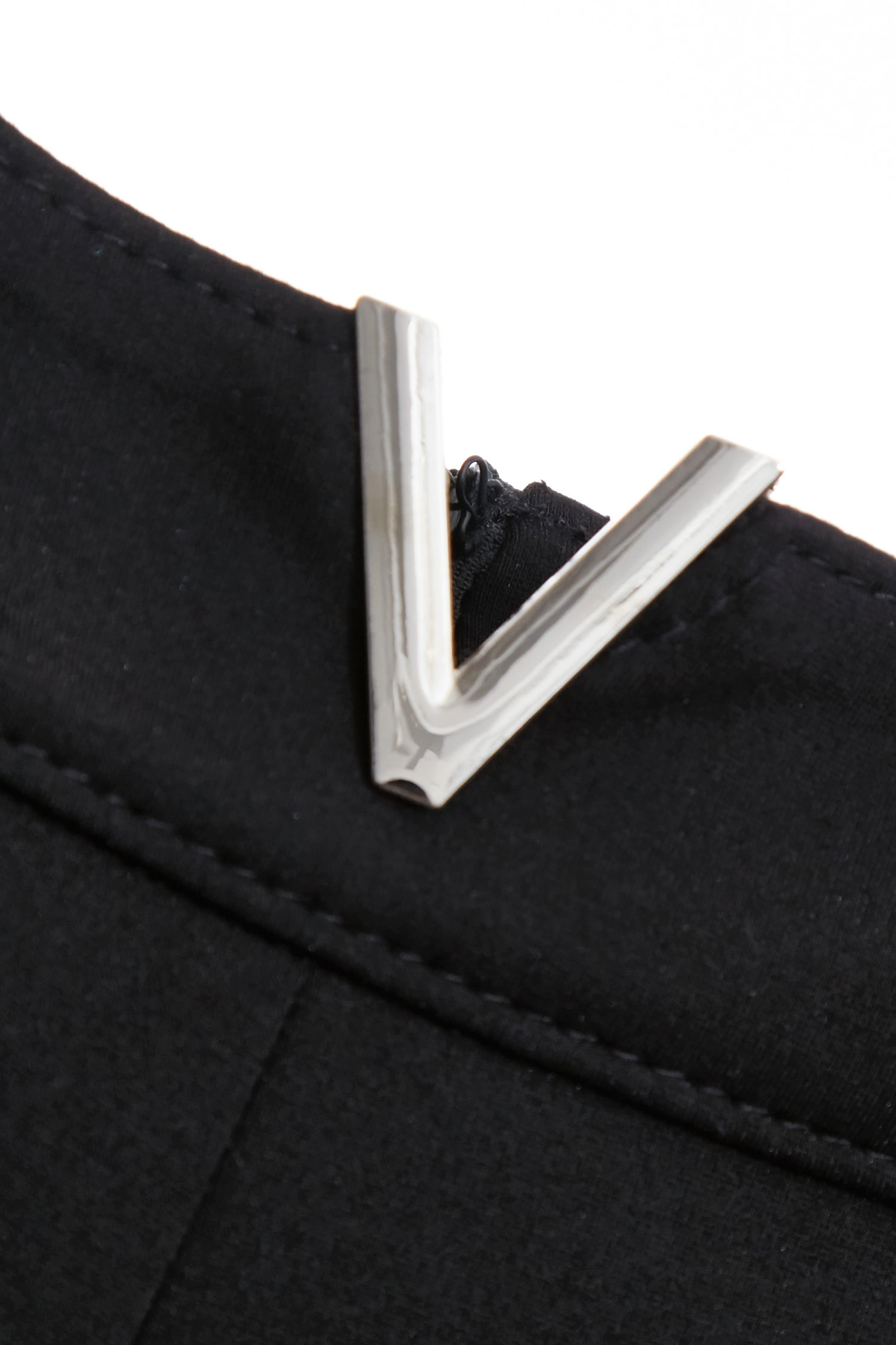 V Hardware Detail Black ShortsV Hardware Detail Black Shorts,Shorts,Season (AW) Look,pants,Black pants