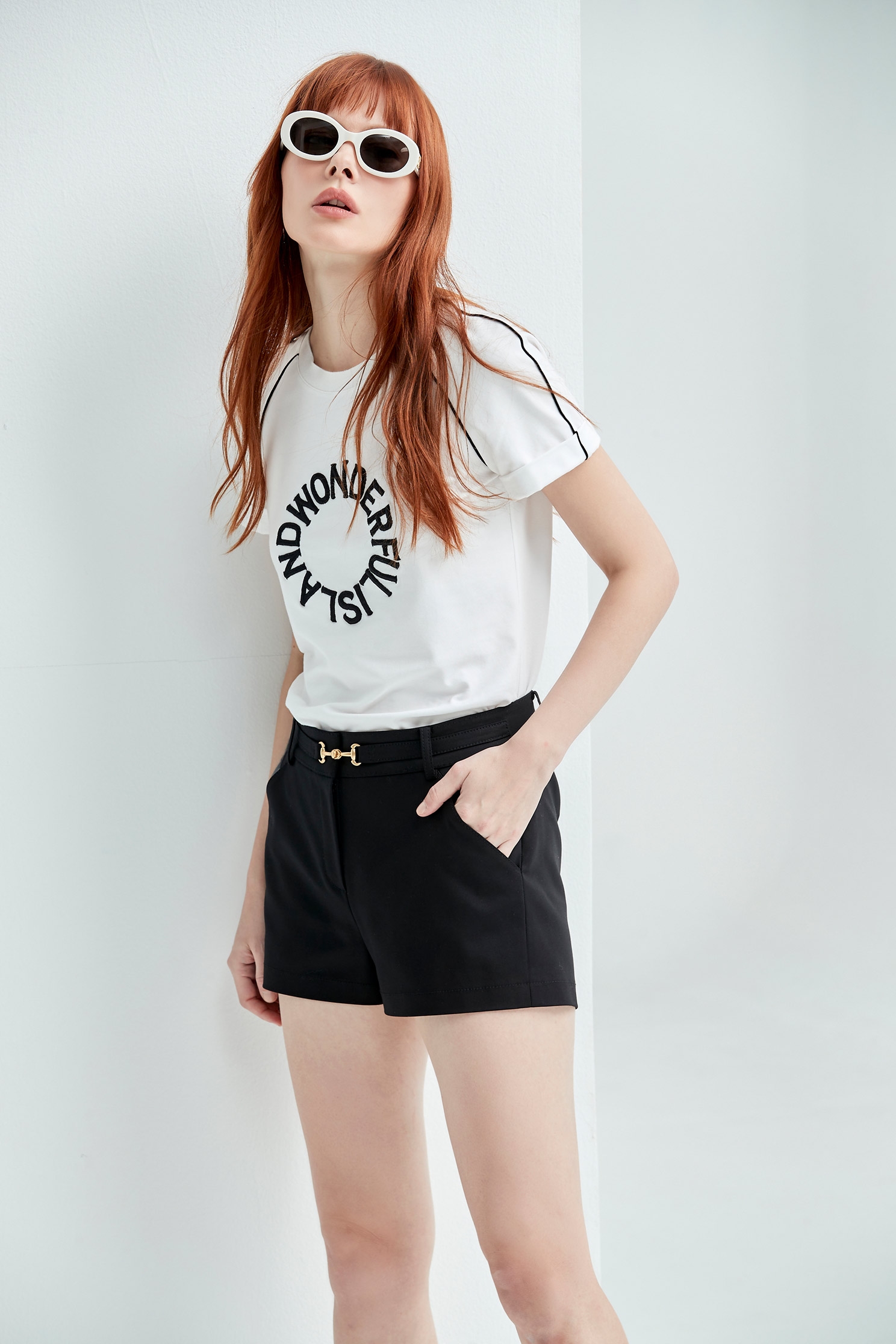Basic Black ShortsClassic shorts with metal design,Shorts