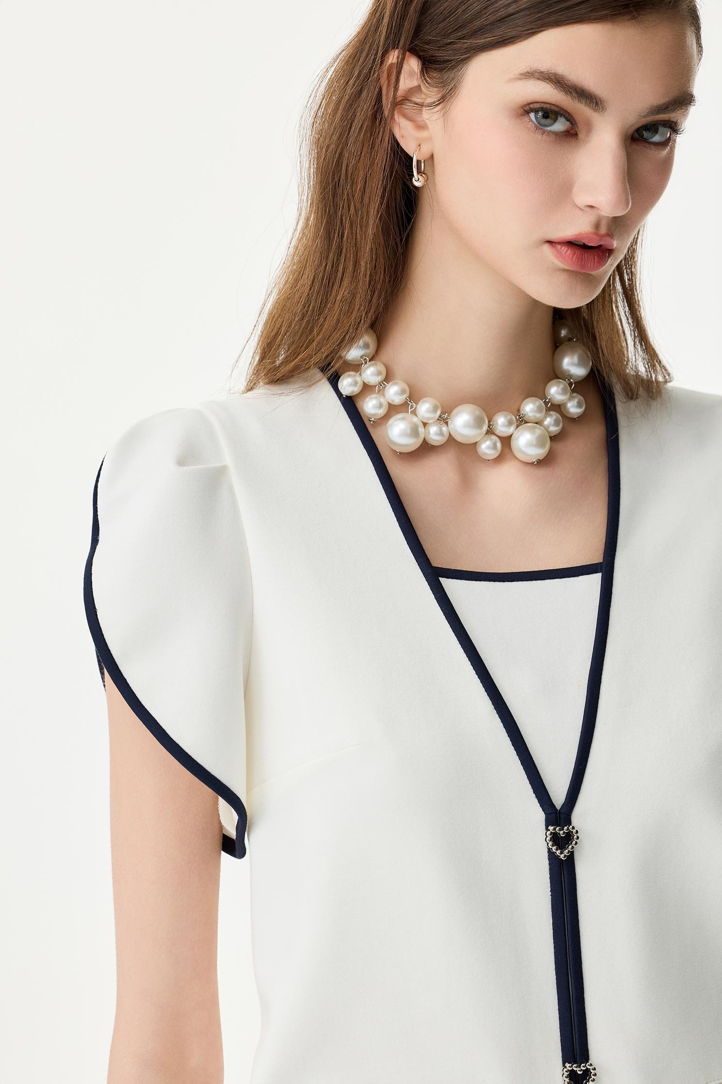 V-neck Contrast Trim Short DressV-neck Contrast Trim Short Dress,V-neck dresses,Dresses,Season (SS) Look,White dresses,Valentine