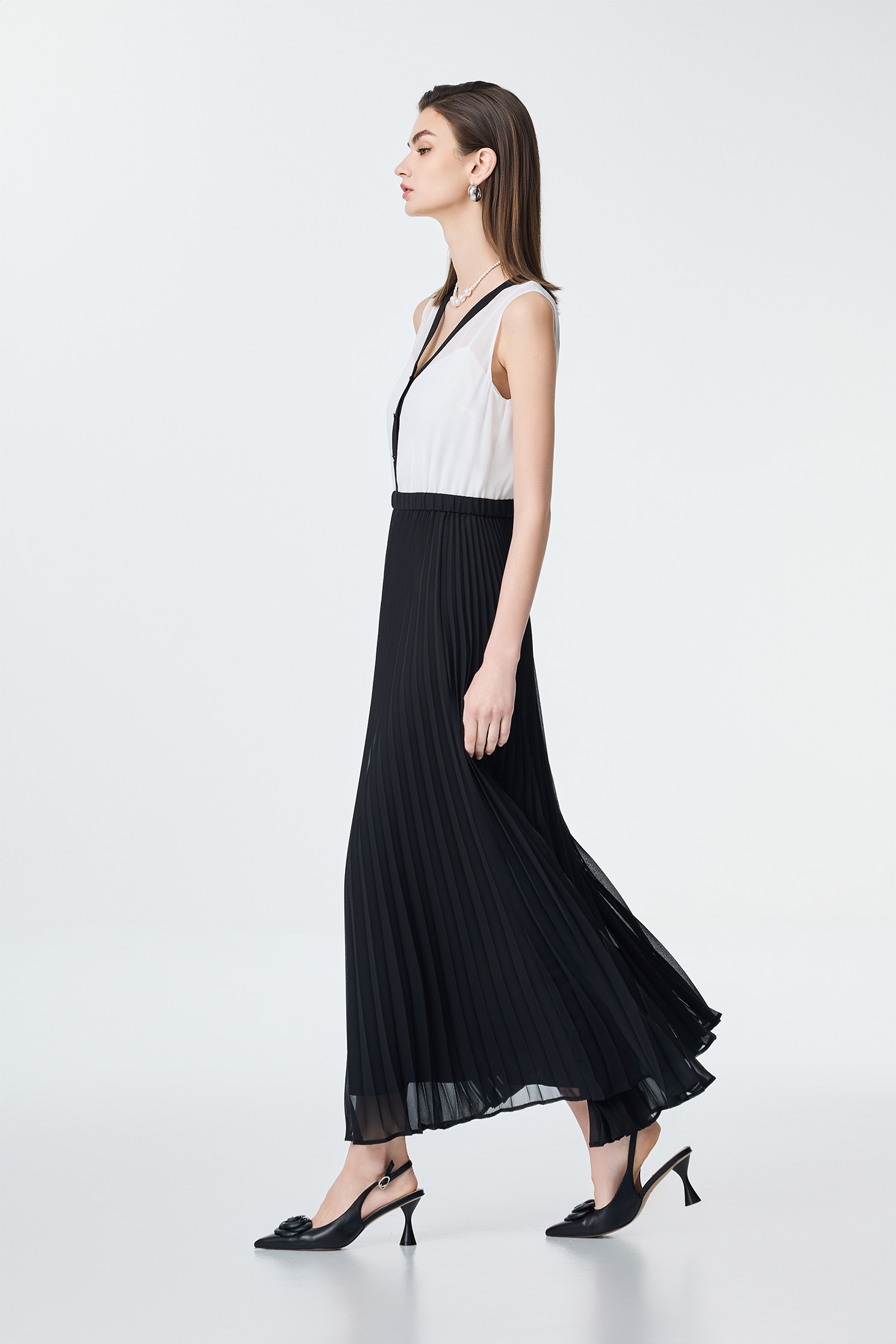 Pleated Detail Chiffon Maxi Dress,Dresses,Season (SS) Look,Back To Classic,Back To B/W,Black dresses
