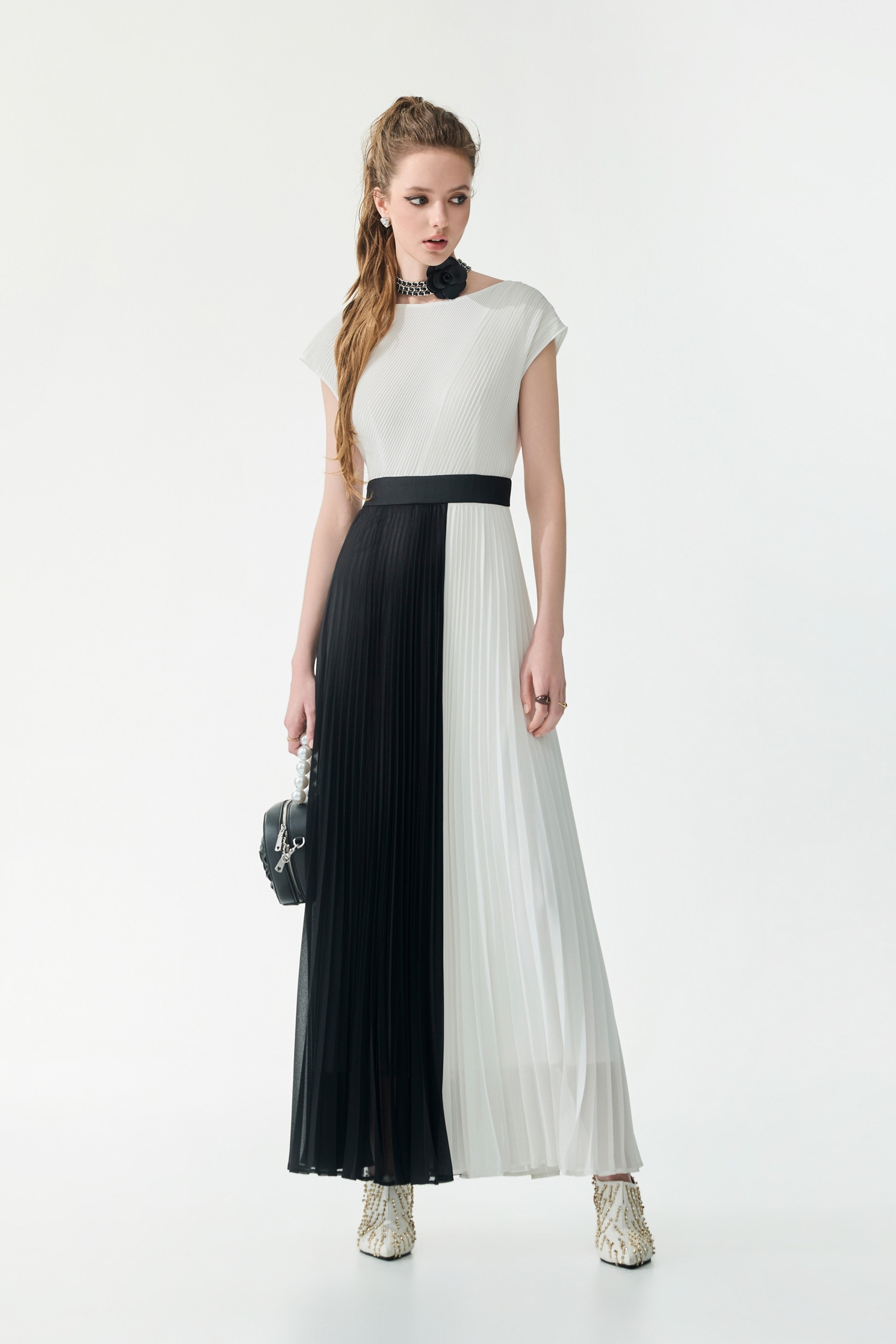 Black White Contrast Pleated Maxi DressBlack White Contrast Pleated Maxi Dress,Dresses,Season (SS) Look,White dresses,Chiffon