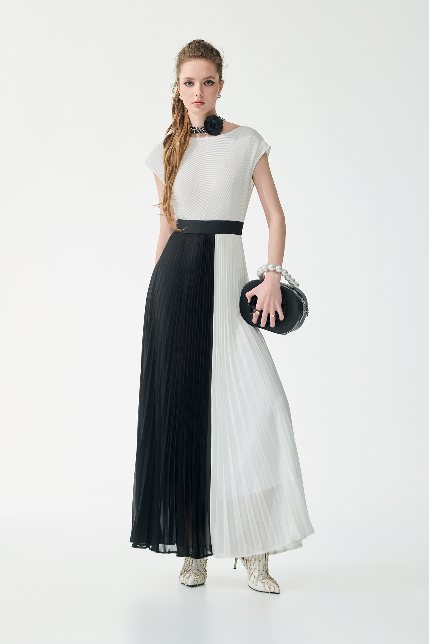 Black White Contrast Pleated Maxi DressBlack White Contrast Pleated Maxi Dress,Dresses,Season (SS) Look,White dresses,Chiffon