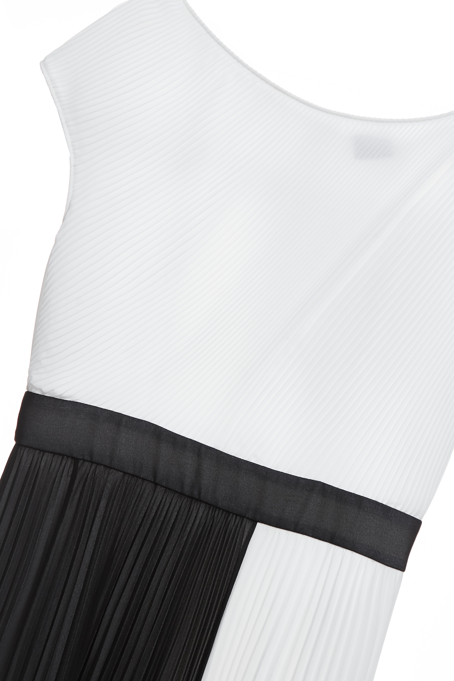 Black White Contrast Pleated Maxi DressBlack White Contrast Pleated Maxi Dress,Dresses,Season (SS) Look,White dresses,Chiffon