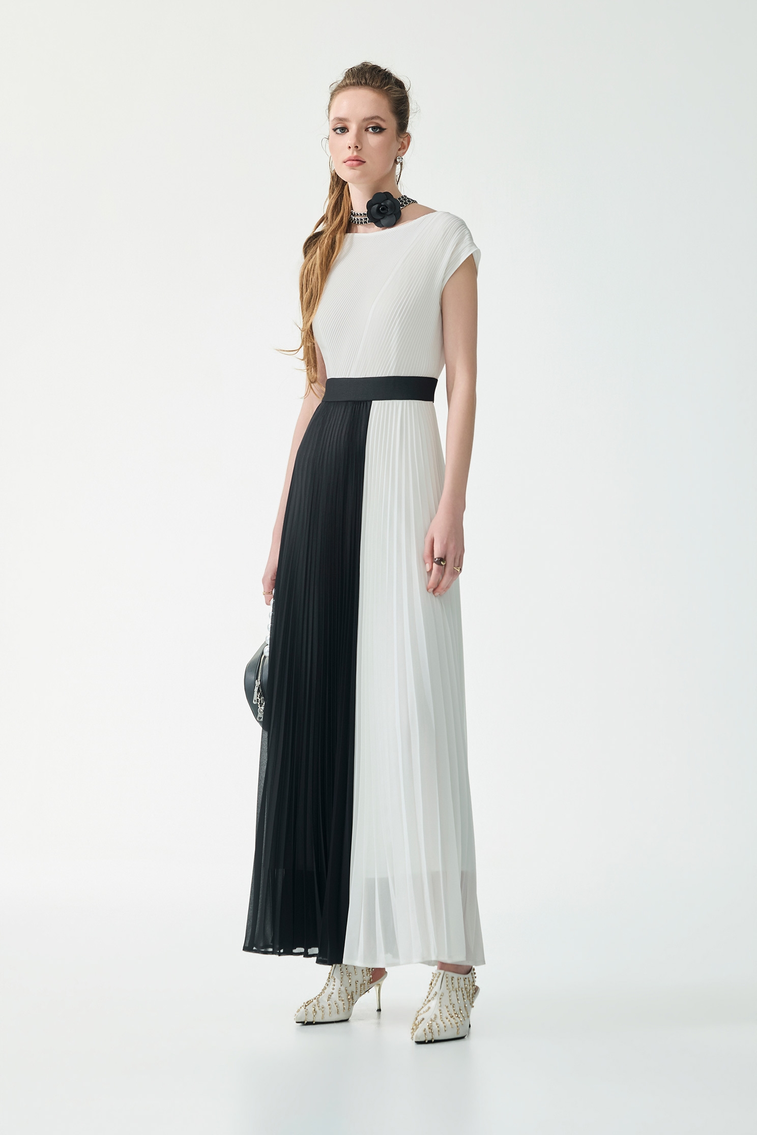 Black White Contrast Pleated Maxi DressBlack White Contrast Pleated Maxi Dress,Dresses,Season (SS) Look,White dresses,Chiffon