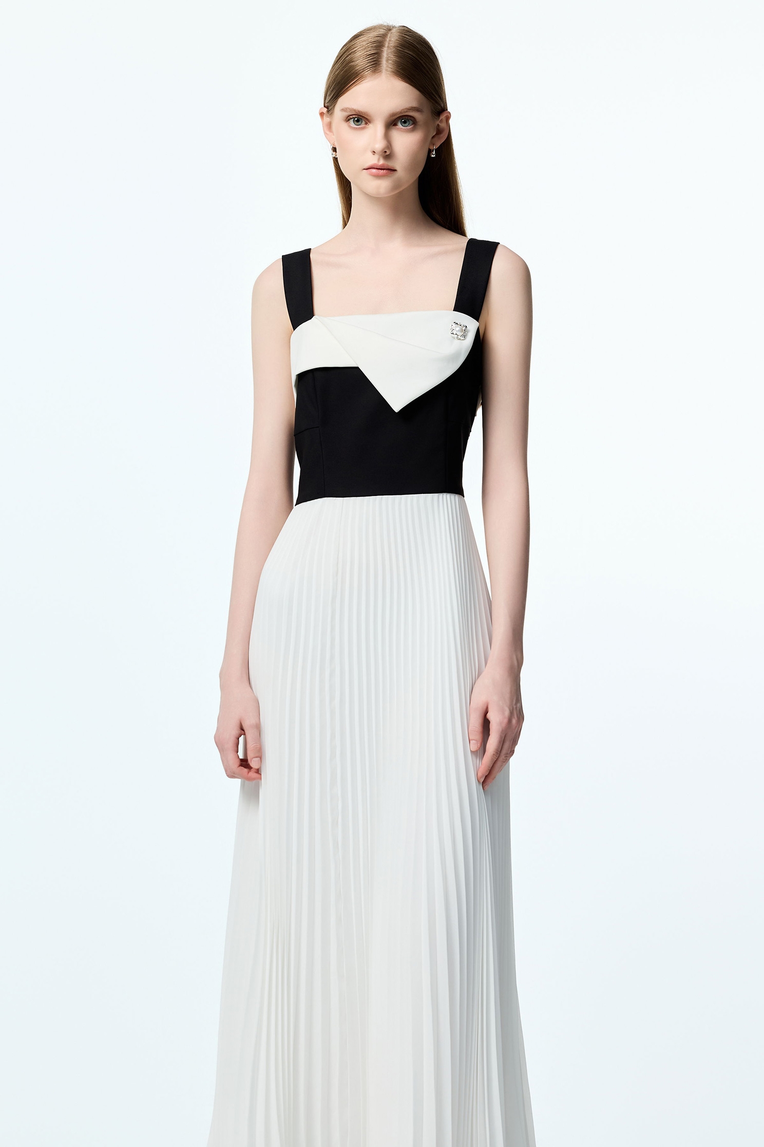 Black White Contrast Maxi DressBlack White Contrast Maxi Dress,Dresses,pearl,White dresses,Season (AW) Look,Chiffon