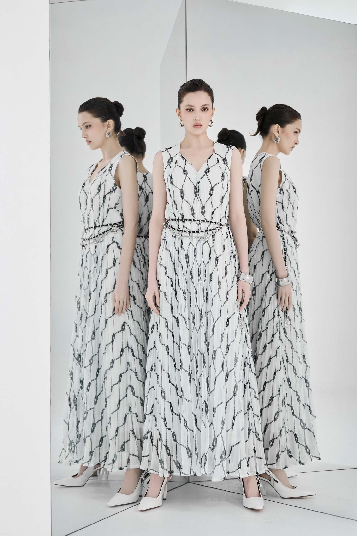 French Knot Graphic Print Pleated Maxi DressFrench Knot Graphic Print Pleated Maxi Dress,Dresses,Season (SS) Look,Chiffon