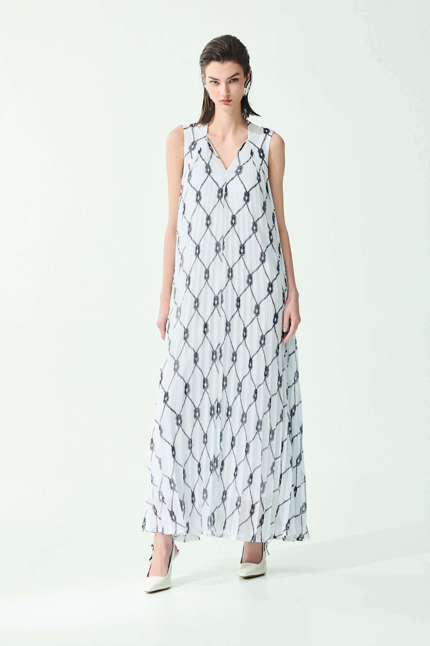 French Knot Graphic Print Pleated Maxi DressFrench Knot Graphic Print Pleated Maxi Dress,Dresses,Season (SS) Look,Chiffon