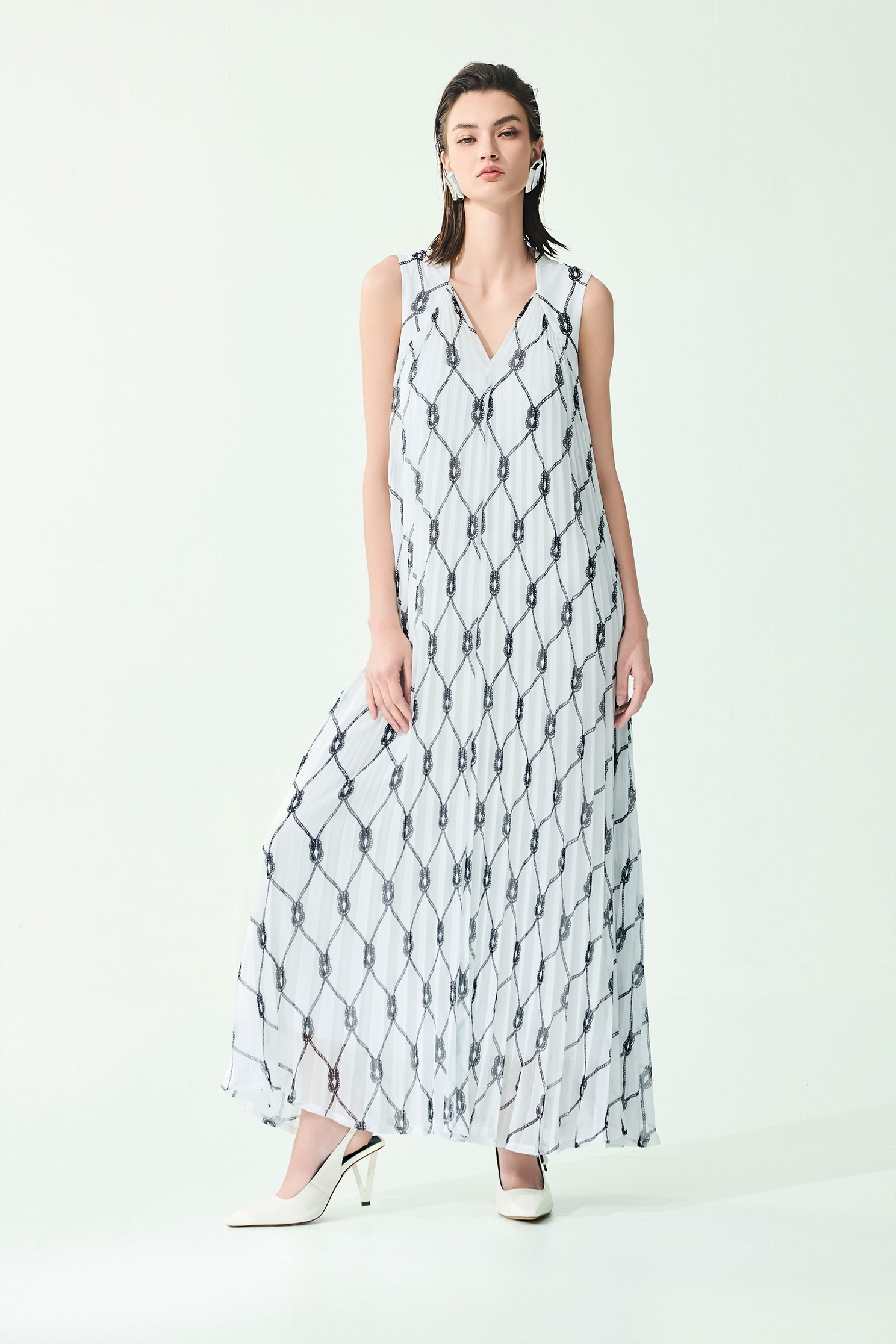 French Knot Graphic Print Pleated Maxi DressFrench Knot Graphic Print Pleated Maxi Dress,Dresses,Season (SS) Look,Chiffon