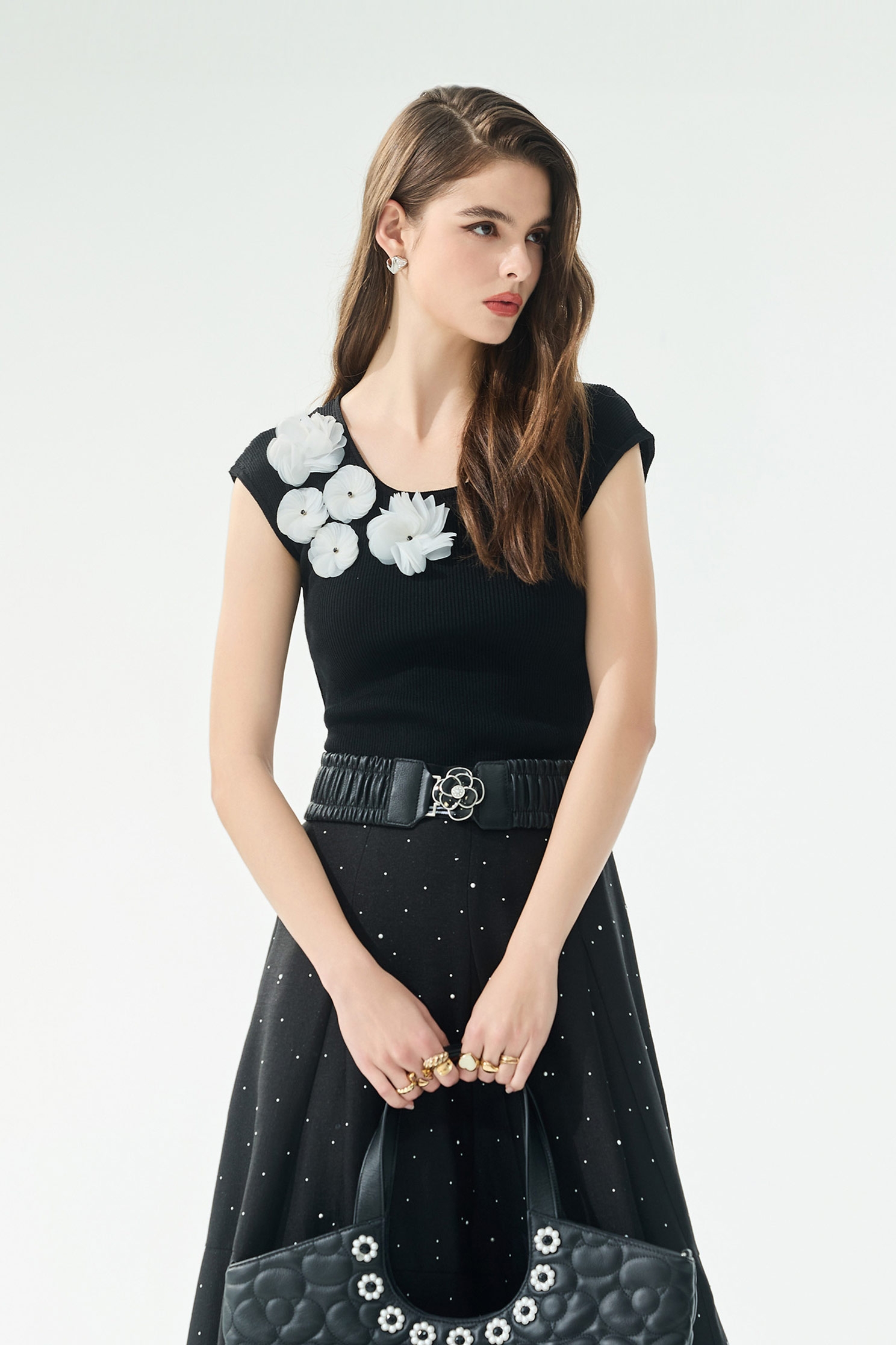 Contrast 3-D Floral Detail Knit VestContrast 3-D Floral Detail Knit Vest,sleeveless tops,Season (SS) Look,Stripe,sleeveless tops,Knitted,Knitted tops,Black tops