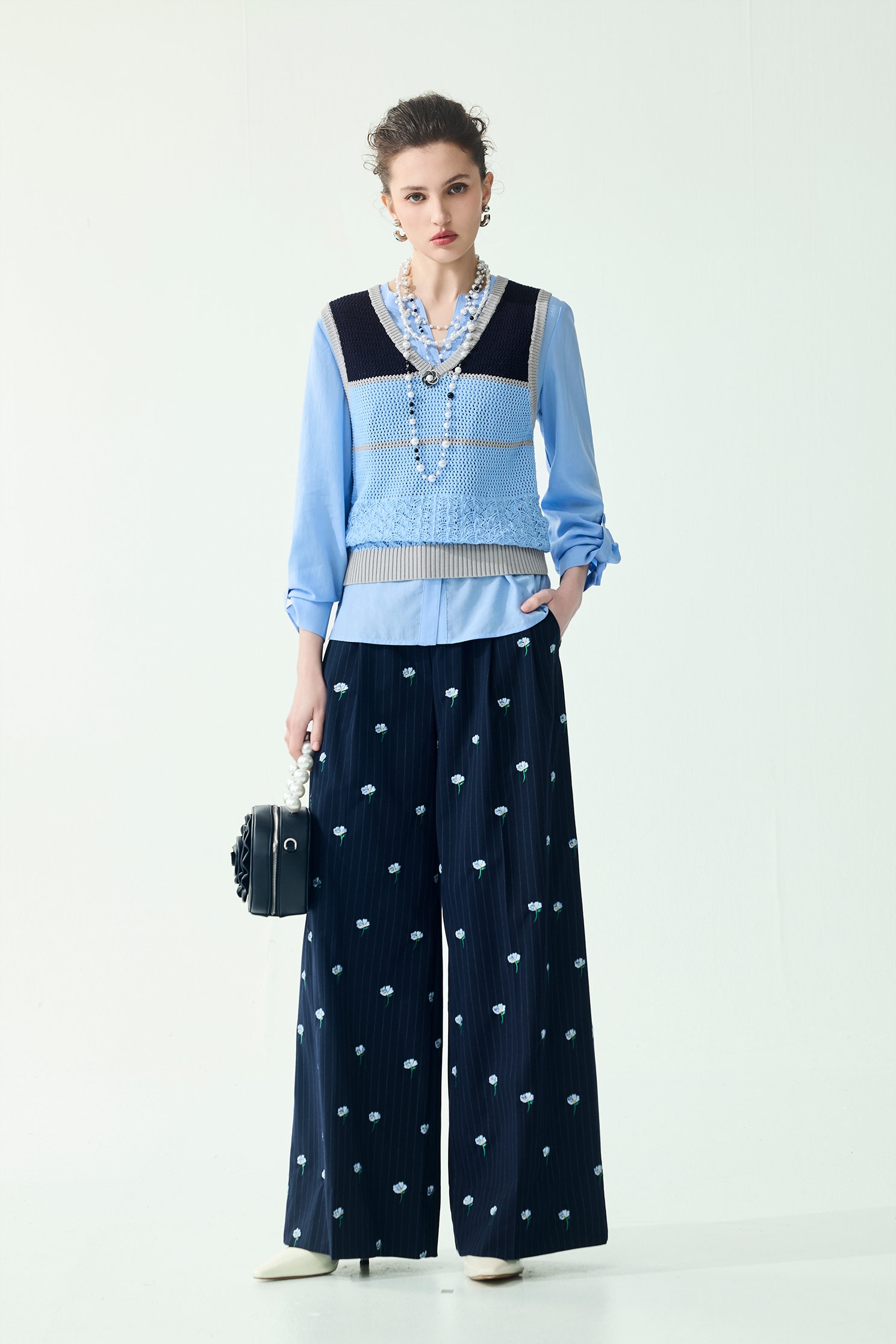 V-neck Colour Block Knit VestV-neck Colour Block Knit Vest,sleeveless tops,Season (SS) Look,sleeveless tops,Knitted,Knitted tops