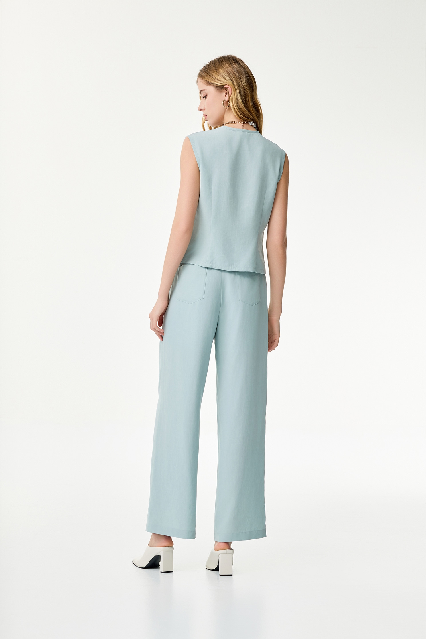 V-neck Pleated Detail VestV-neck Pleated Detail Vest,sleeveless tops,Office Looks,Season (SS) Look,co-ord sets,sleeveless tops,Urban Fashion