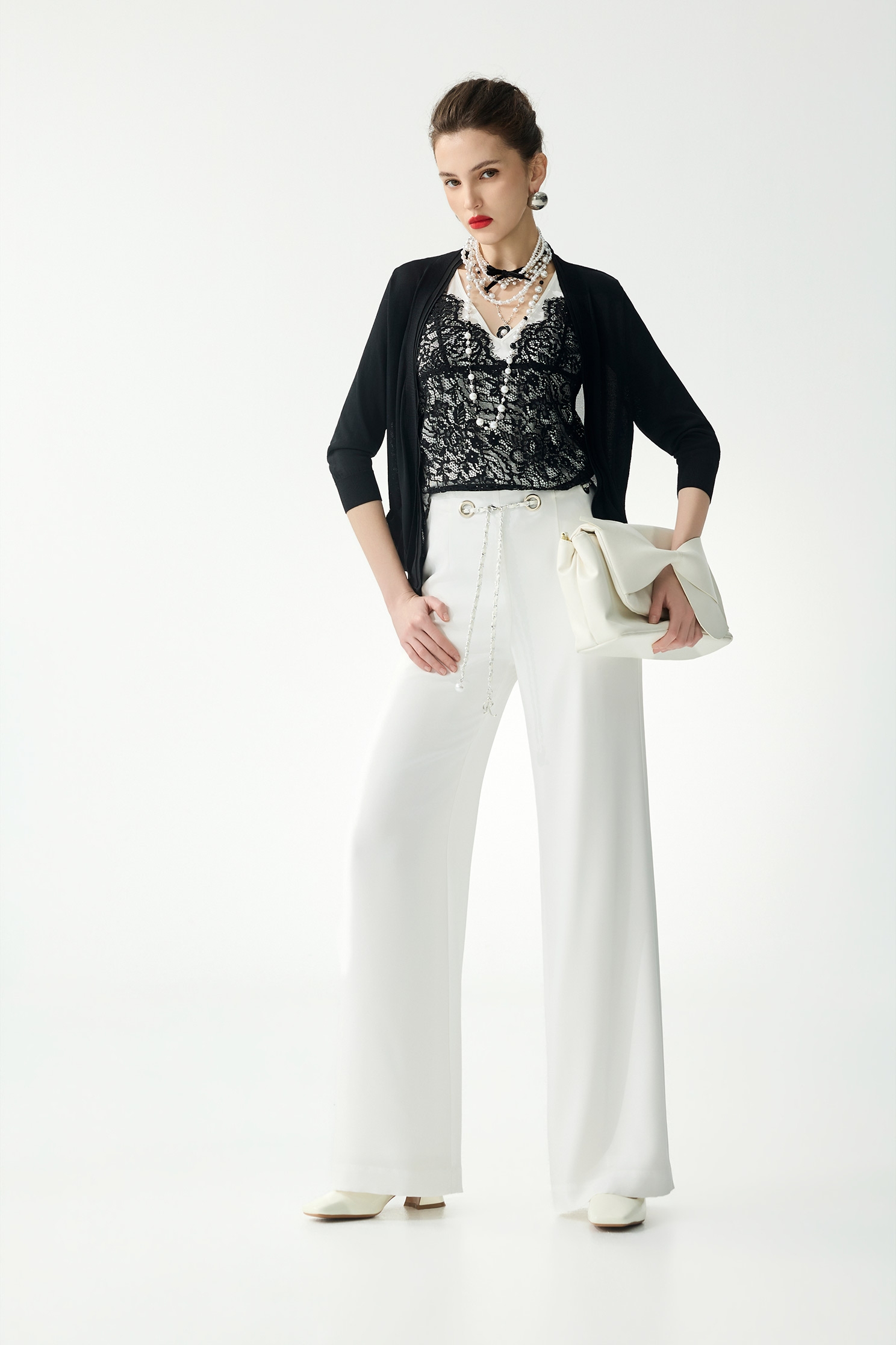 V-neck Lace Detail VestV-neck Lace Detail Vest,sleeveless tops,Season (SS) Look,White tops,sleeveless tops,Lace,Black tops