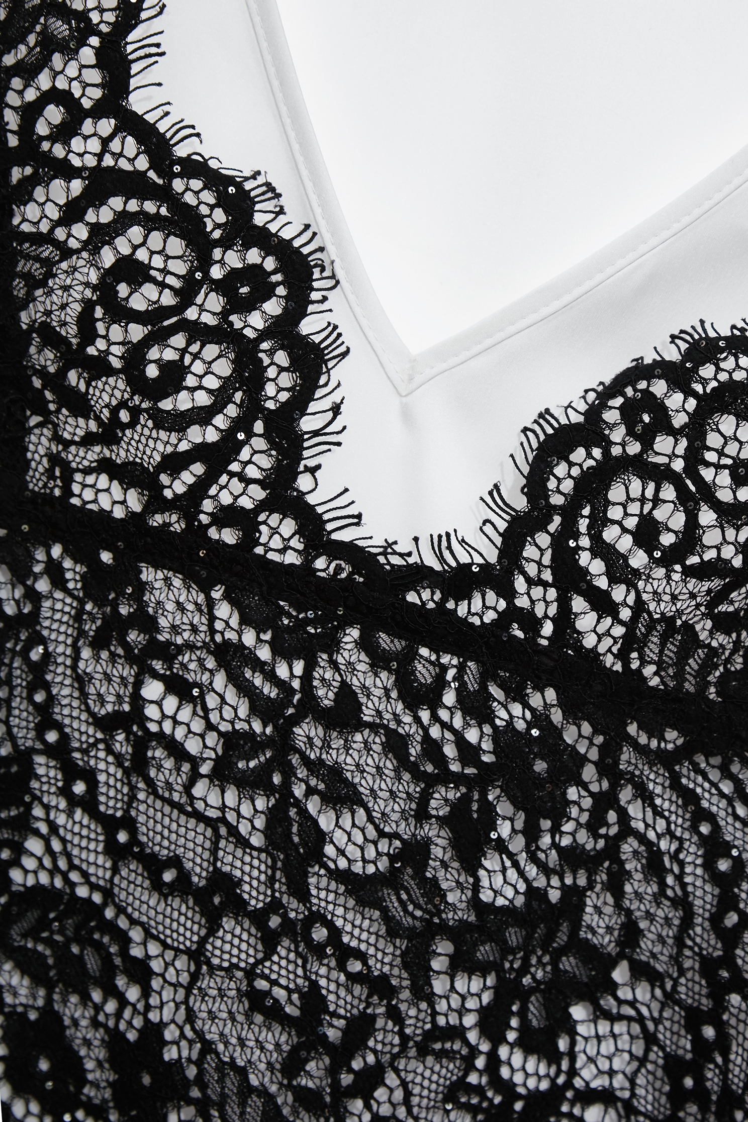 V-neck Lace Detail VestV-neck Lace Detail Vest,sleeveless tops,Season (SS) Look,White tops,sleeveless tops,Lace,Black tops