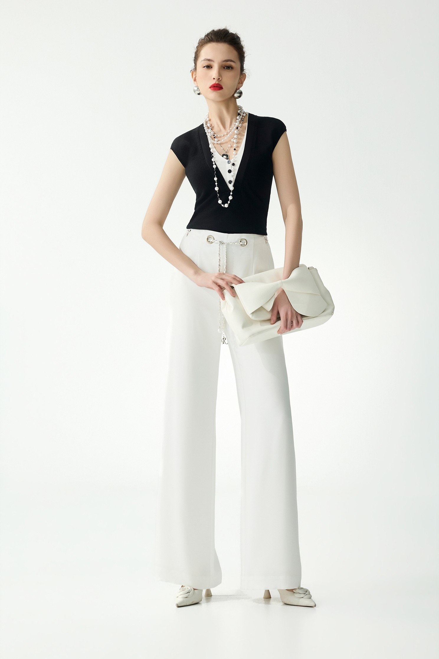V-neck Fake Two Piece Knit VestV-neck Fake Two Piece Knit Vest,sleeveless tops,Tops,Season (SS) Look,sleeveless tops,Knitted,Knitted tops,Black tops