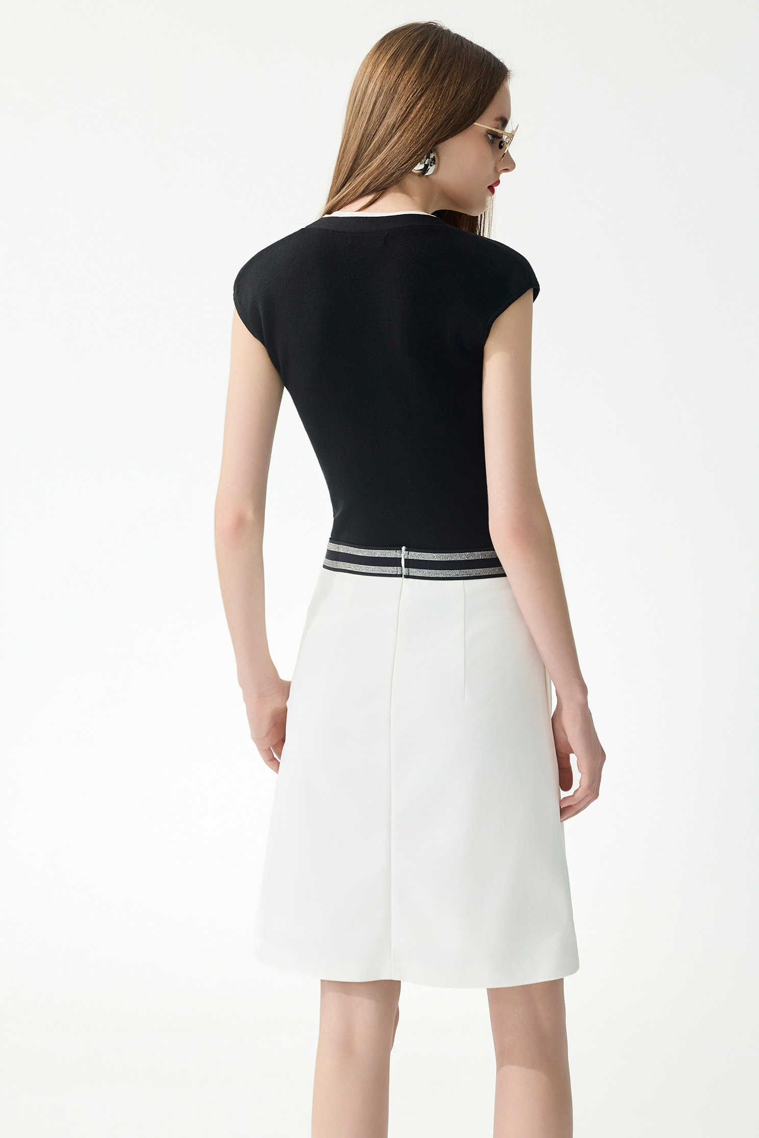 V-neck Fake Two Piece Knit VestV-neck Fake Two Piece Knit Vest,sleeveless tops,Tops,Season (SS) Look,sleeveless tops,Knitted,Knitted tops,Black tops