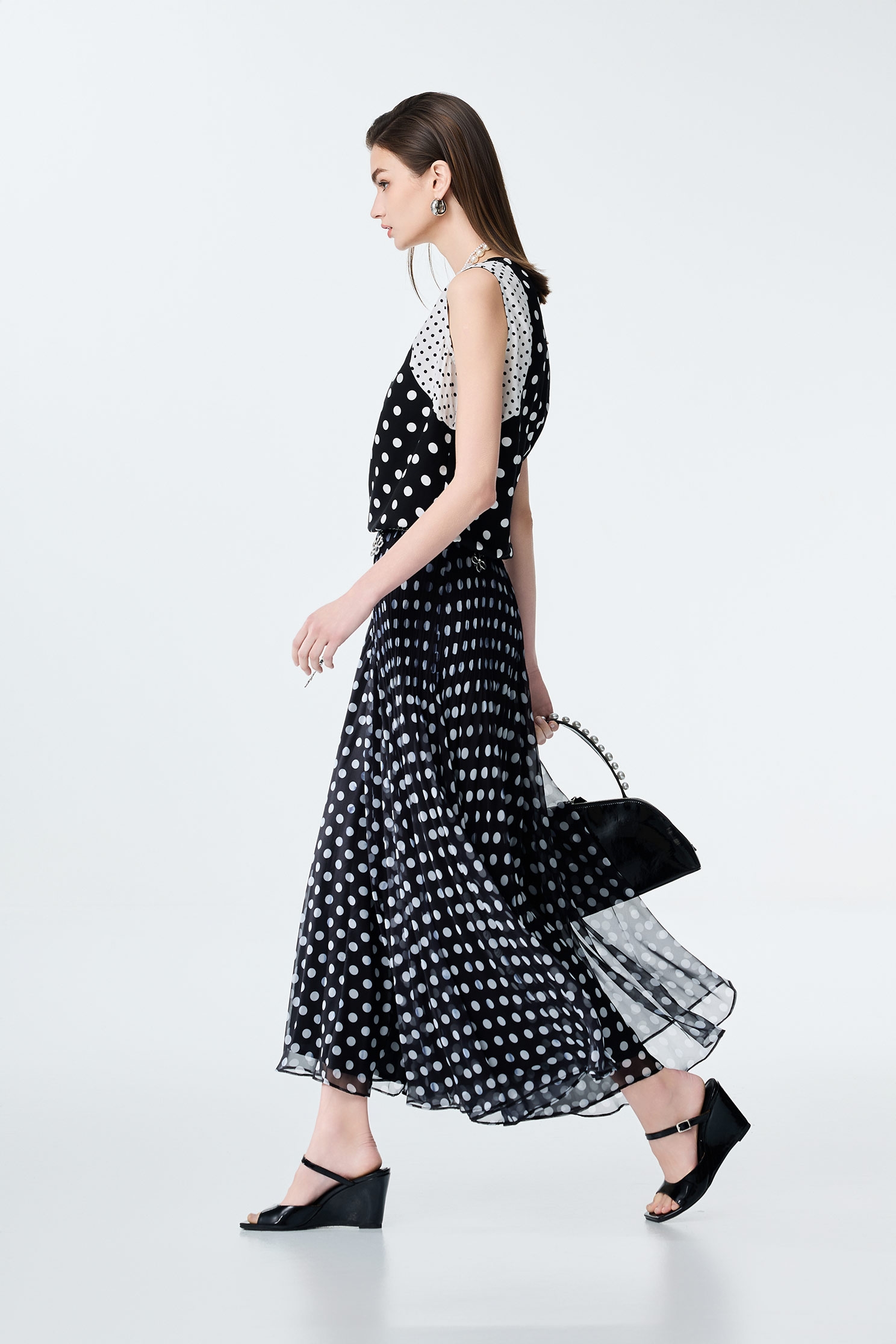 Contrast Polka Dot VestContrast Polka Dot Vest,sleeveless tops,Office Looks,Season (SS) Look,dotcollection,sleeveless tops,upperclass