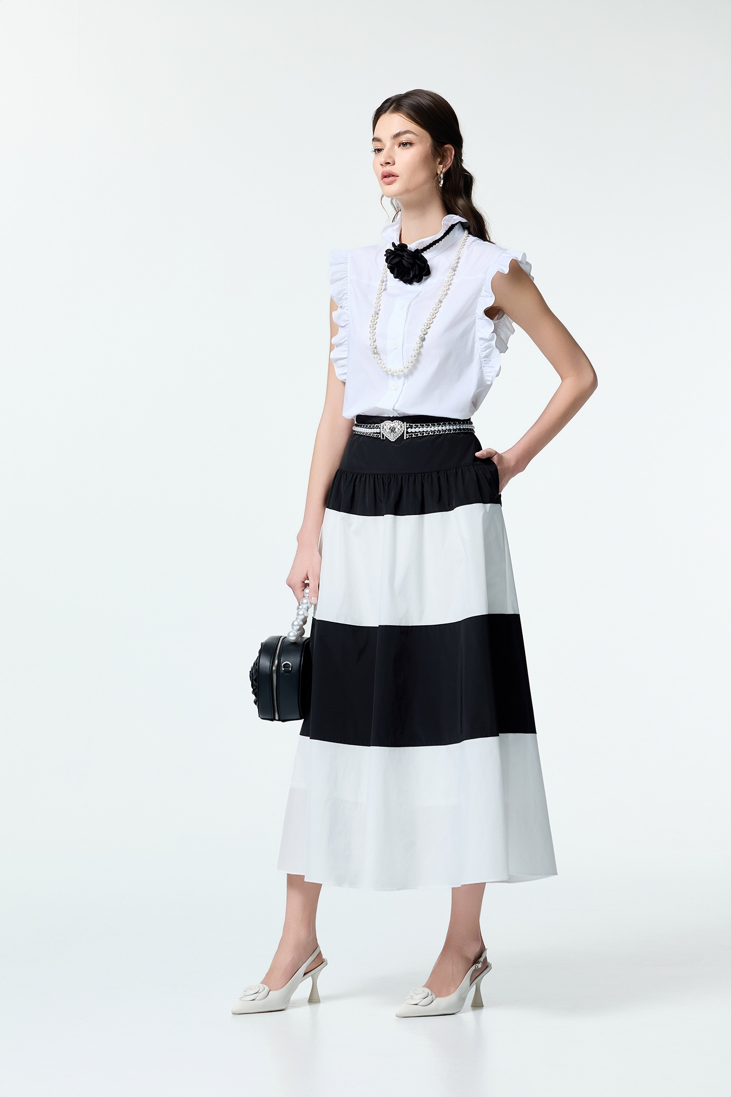 Ruffle Vest With Detachable Rose BroochRuffle Vest With Detachable Rose Brooch,sleeveless tops,Season (SS) Look,White tops,Back To Classic,sleeveless tops,Back To B/W