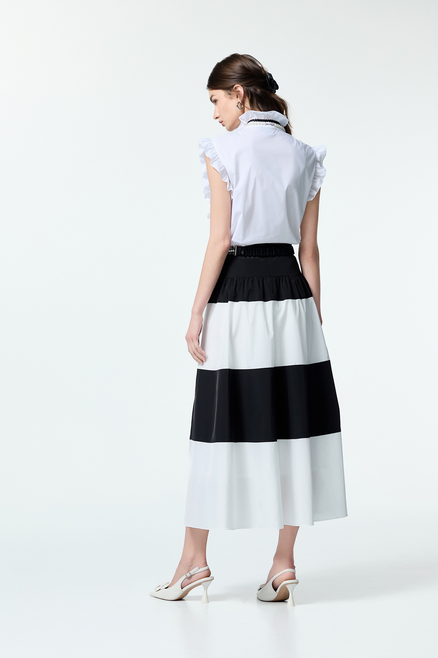 Ruffle Vest With Detachable Rose BroochRuffle Vest With Detachable Rose Brooch,sleeveless tops,Season (SS) Look,White tops,Back To Classic,sleeveless tops,Back To B/W