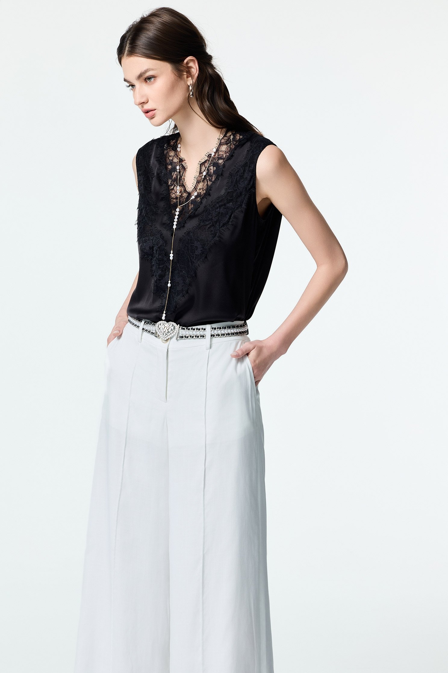 Lace Detail V-neck VestLace Detail V-neck Vest,sleeveless tops,Season (SS) Look,Back To Classic,sleeveless tops,Lace,Back To B/W,Black tops